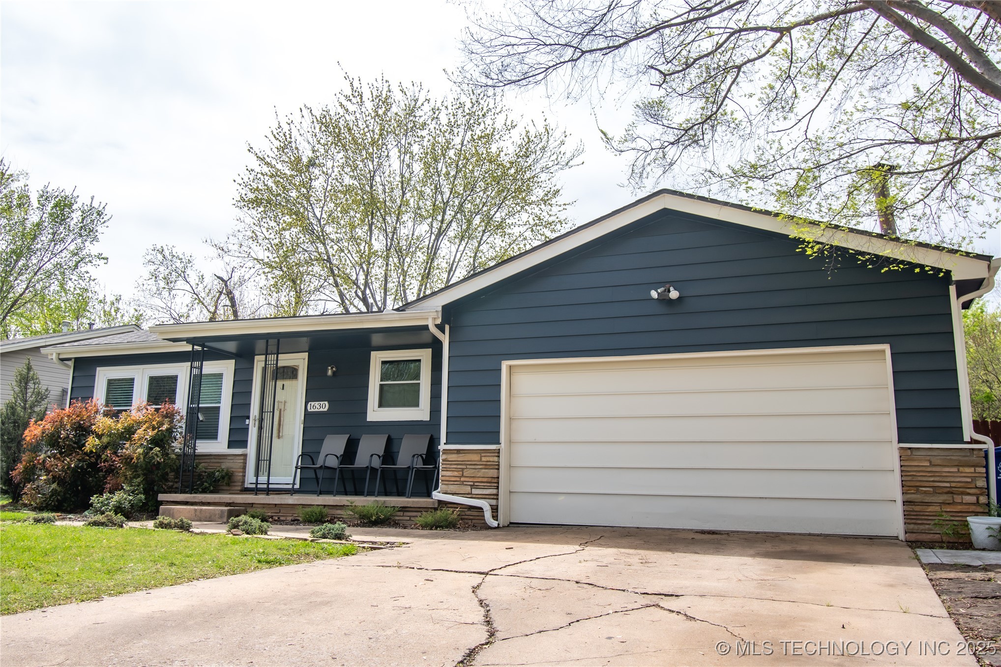 1630 S Cedar Avenue Property Photo