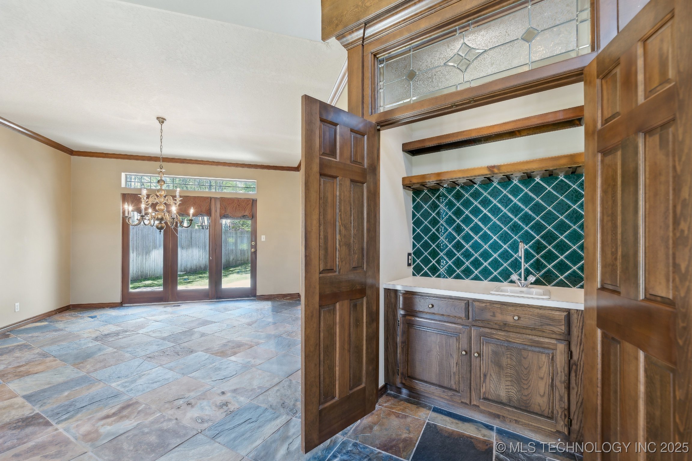 10126 S Granite Avenue Property Photo 6