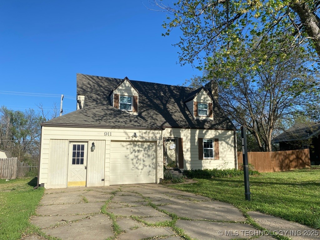911 S 6th Property Photo 1