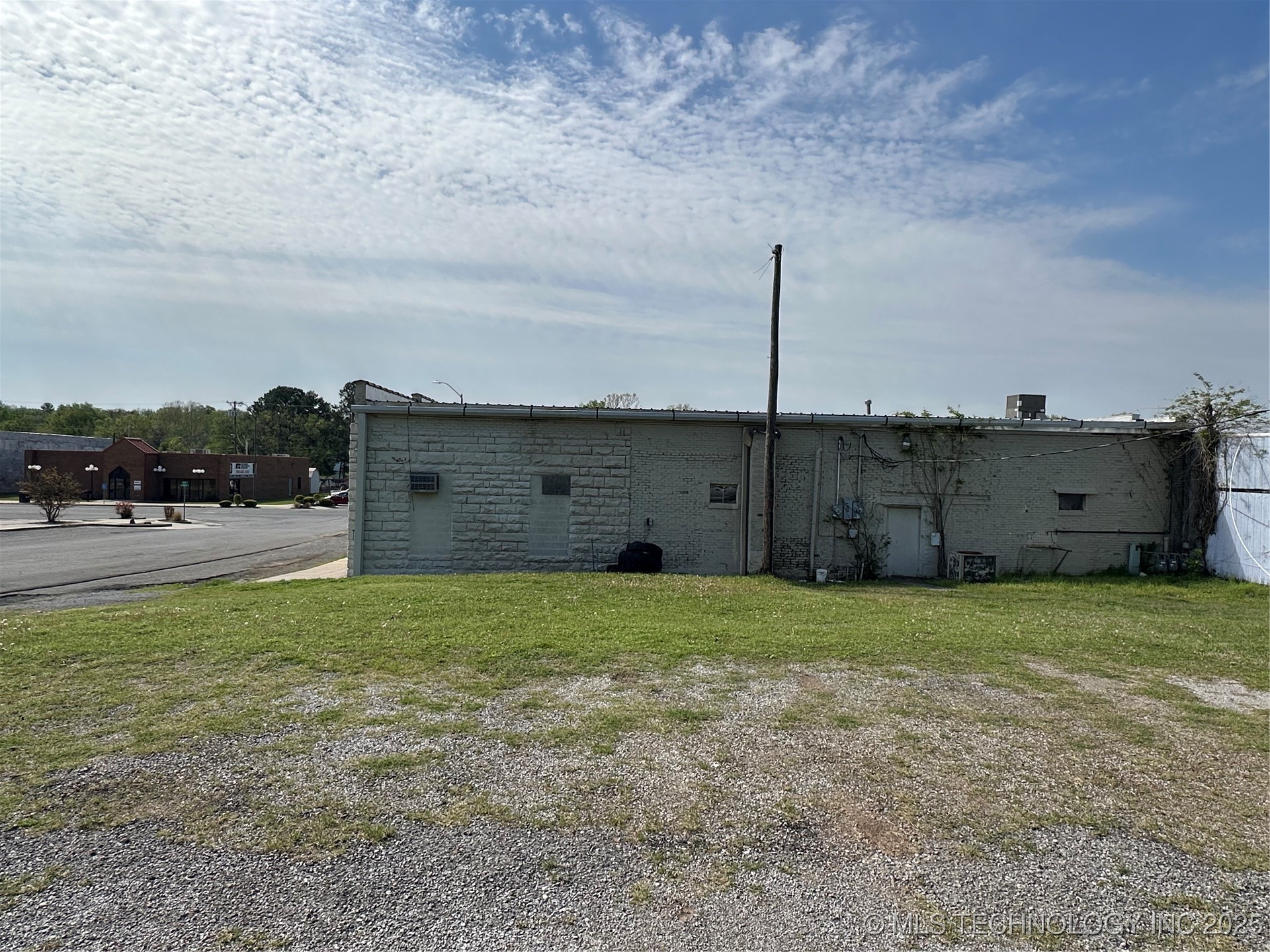 147 E Main Property Photo 3