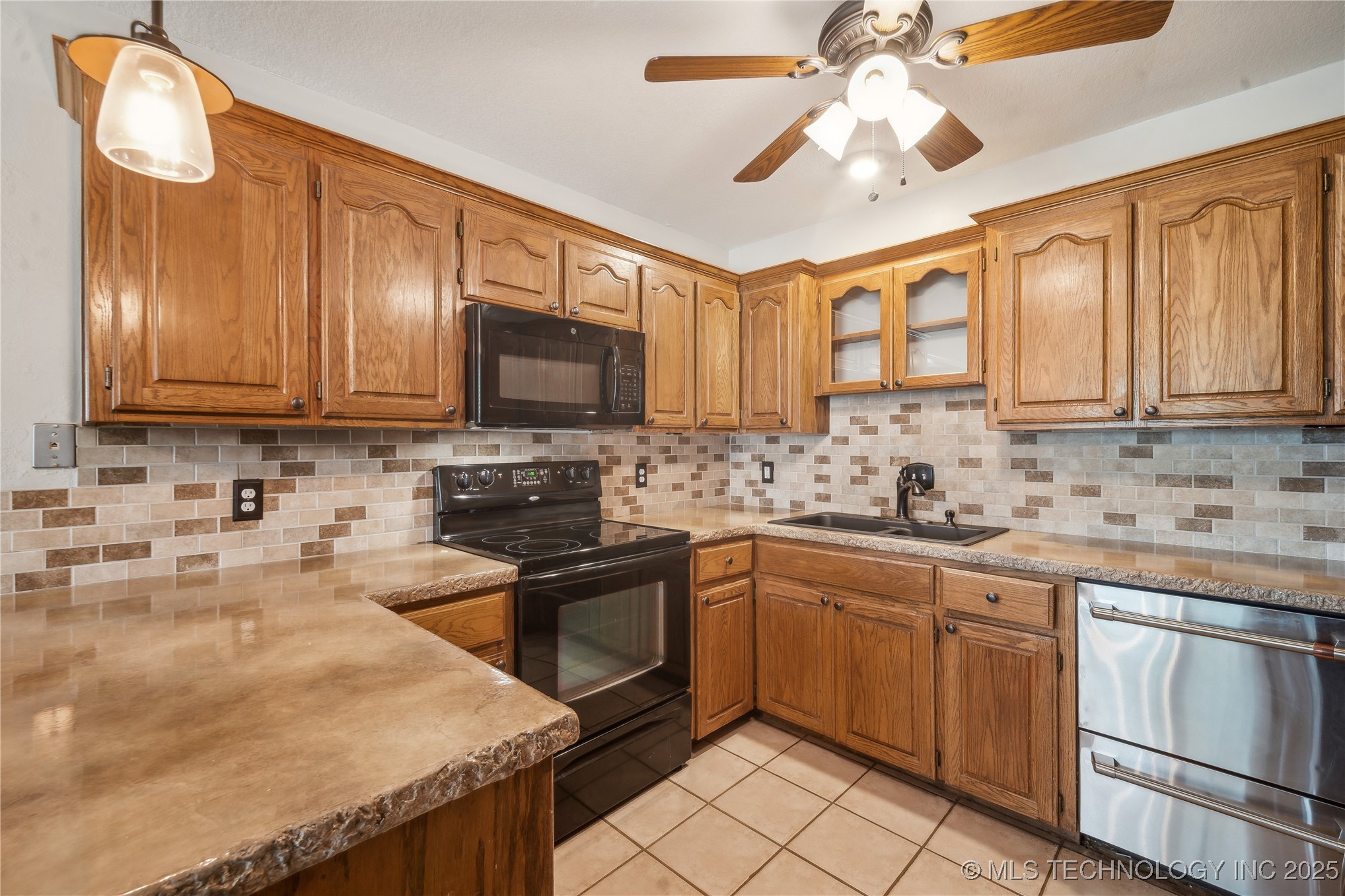 2922 S Main Street Property Photo 5