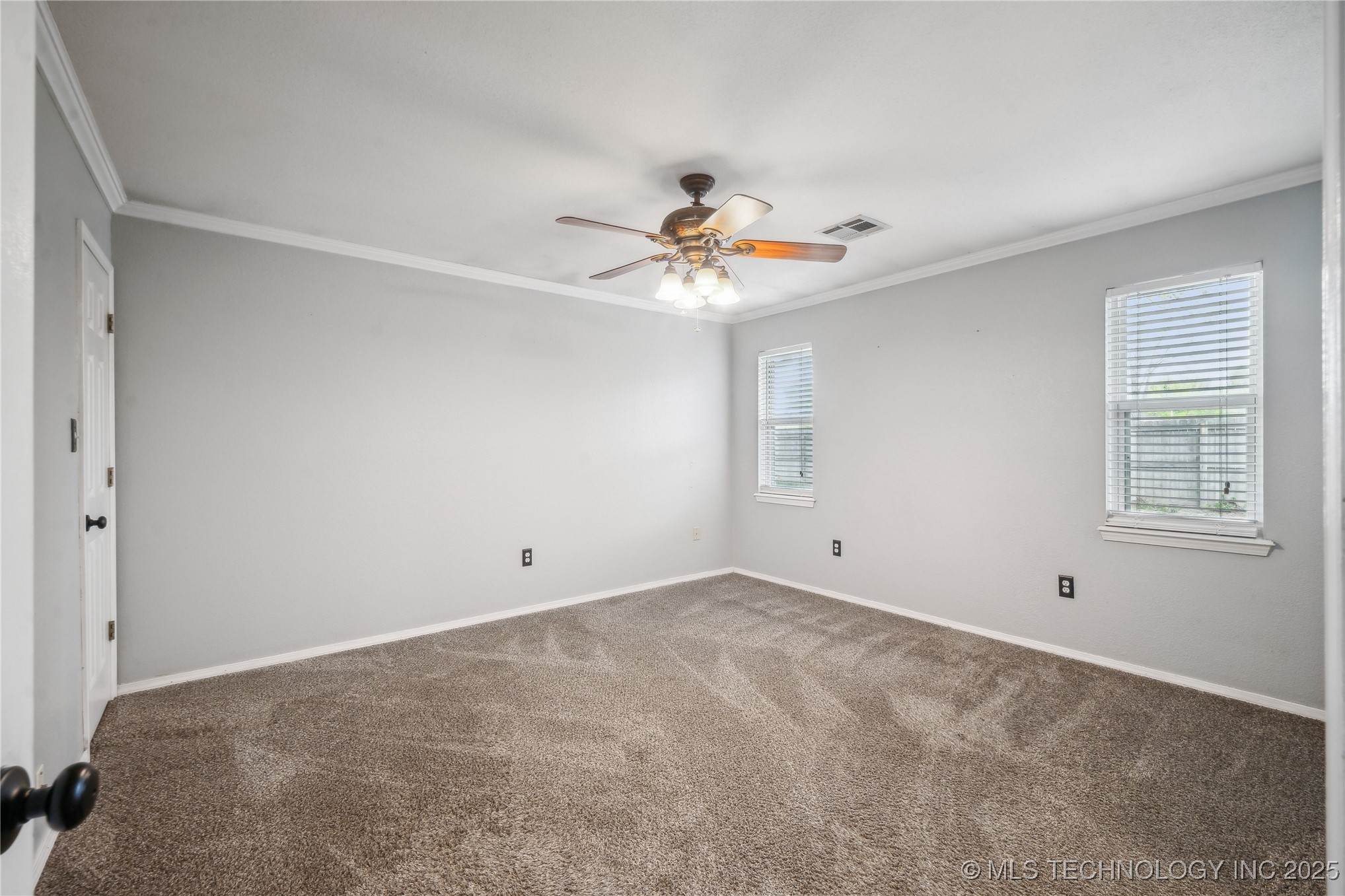 2922 S Main Street Property Photo 10