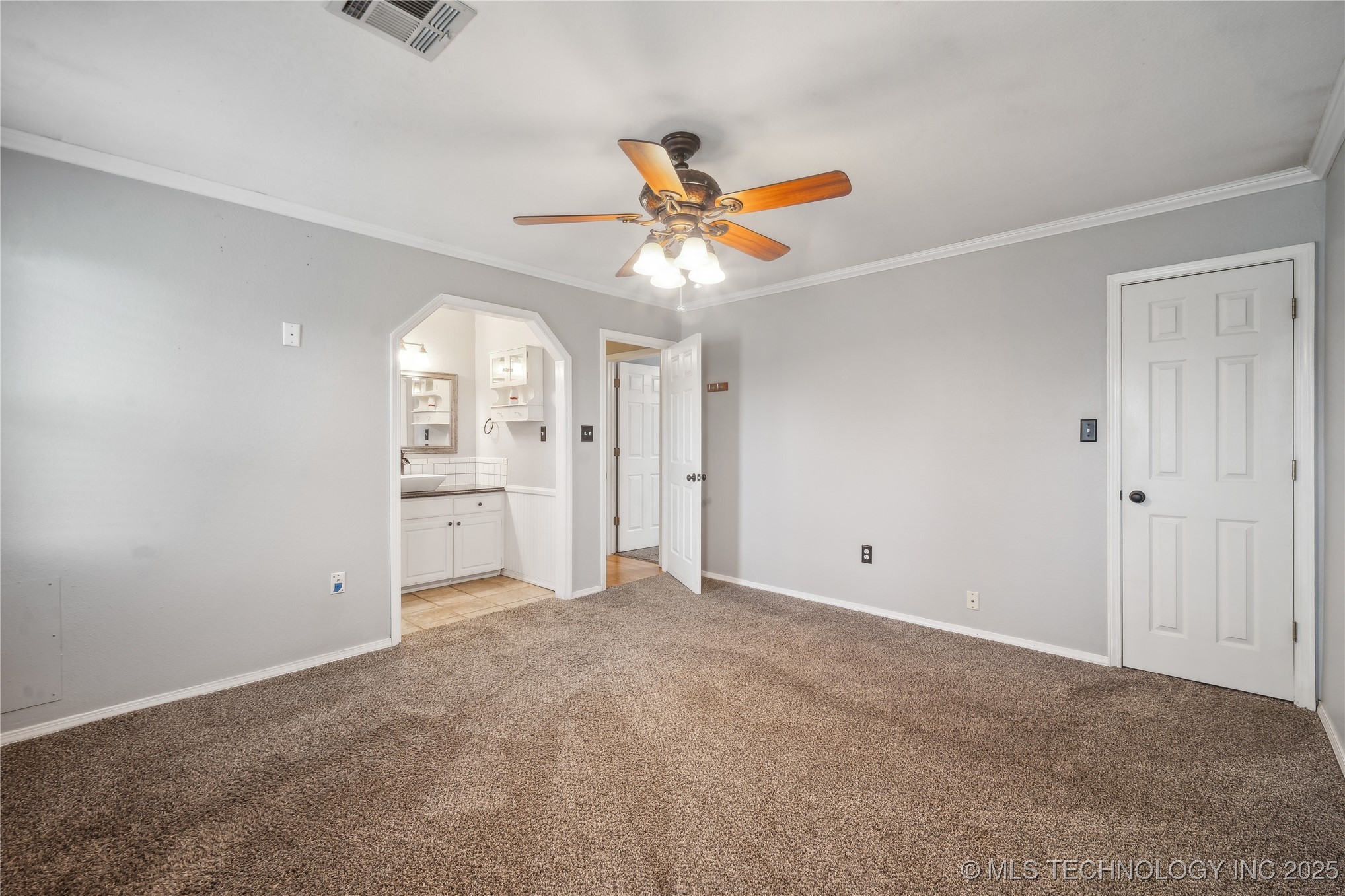 2922 S Main Street Property Photo 11