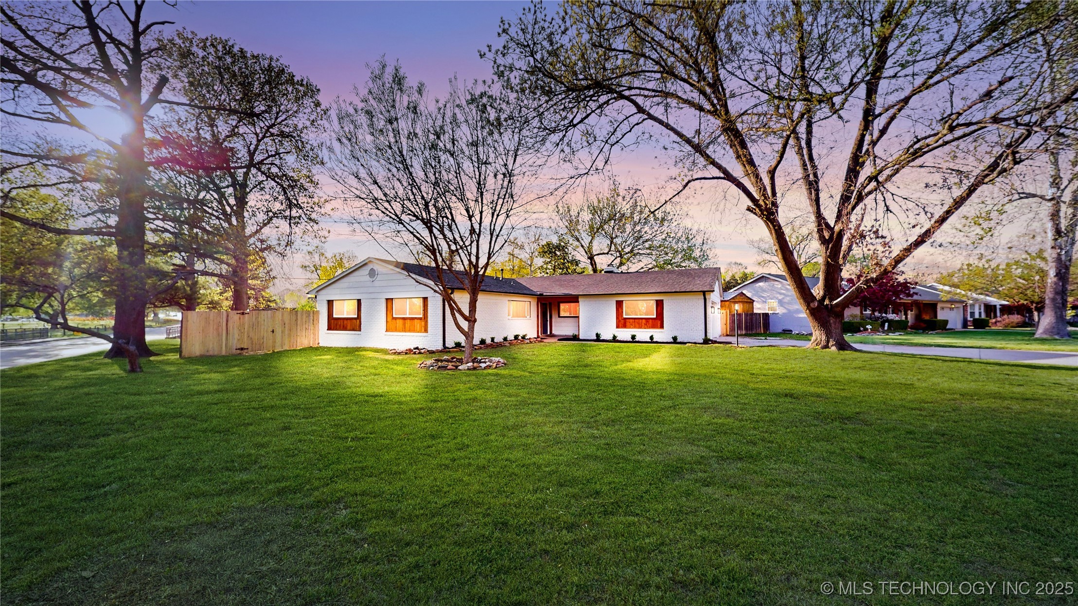 4642 S Knoxville Avenue Property Photo