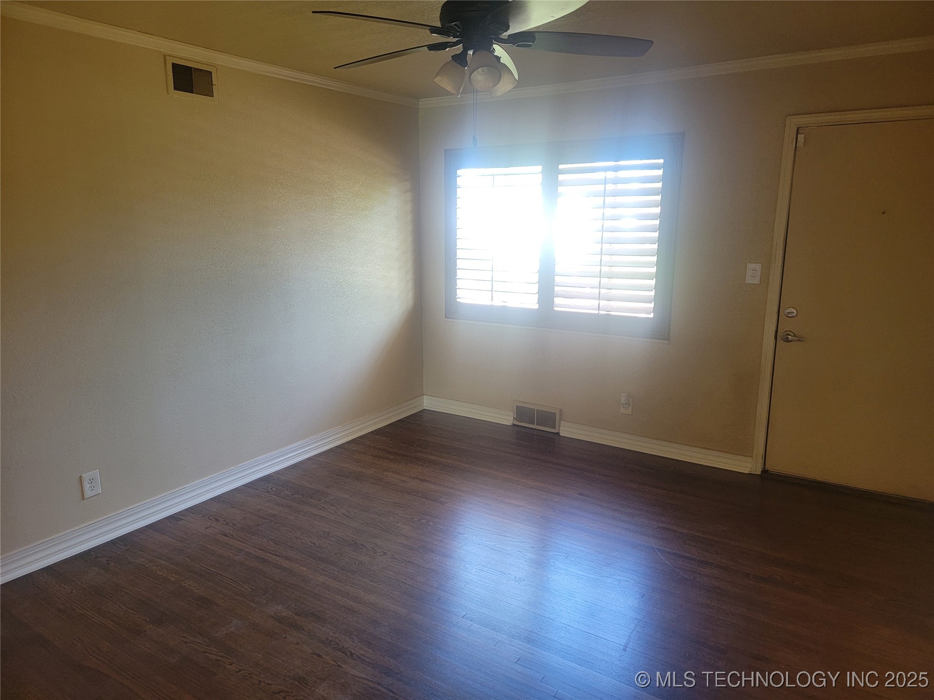 4435 W 1st Street Property Photo 4