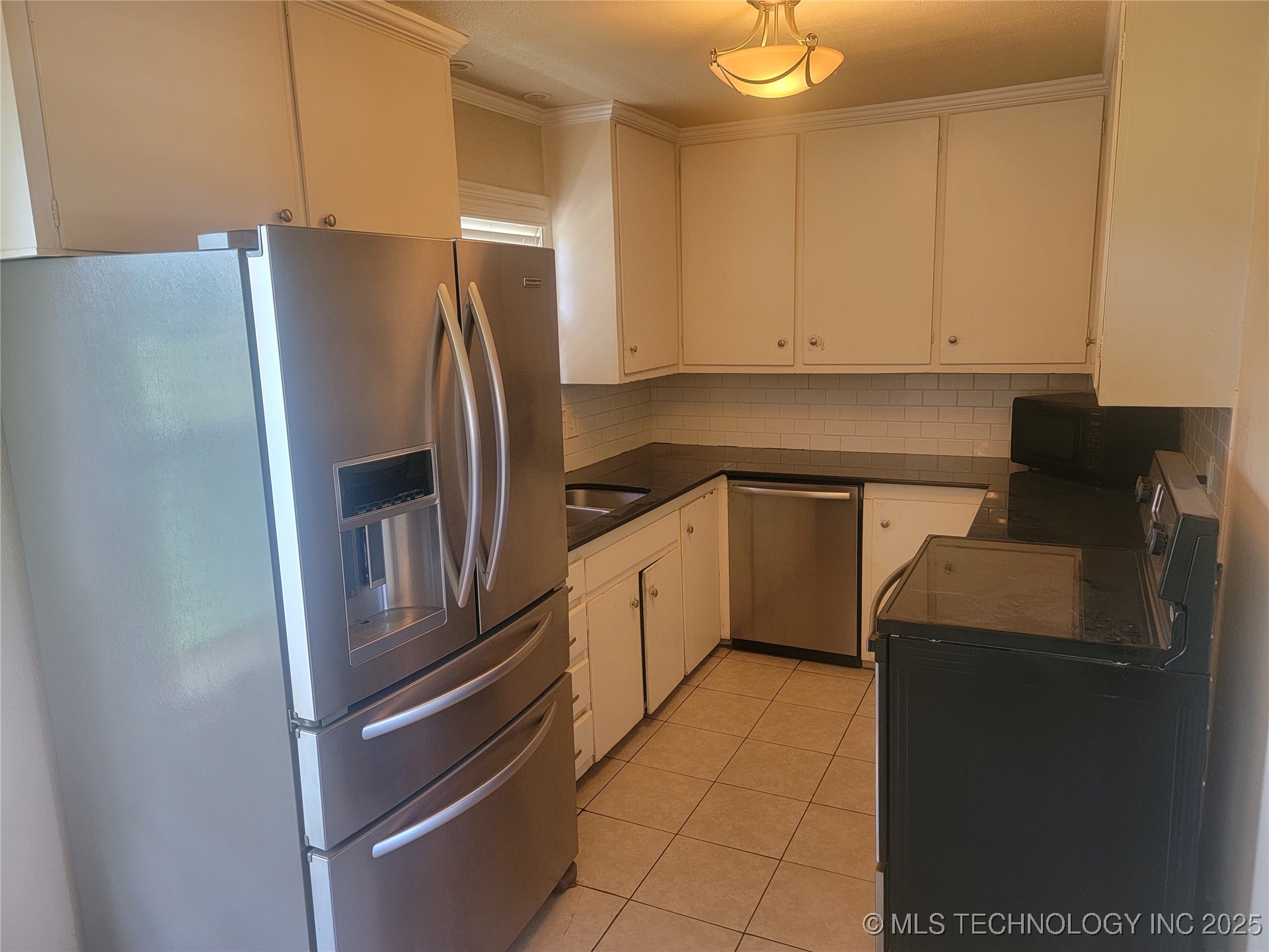 4435 W 1st Street Property Photo 6