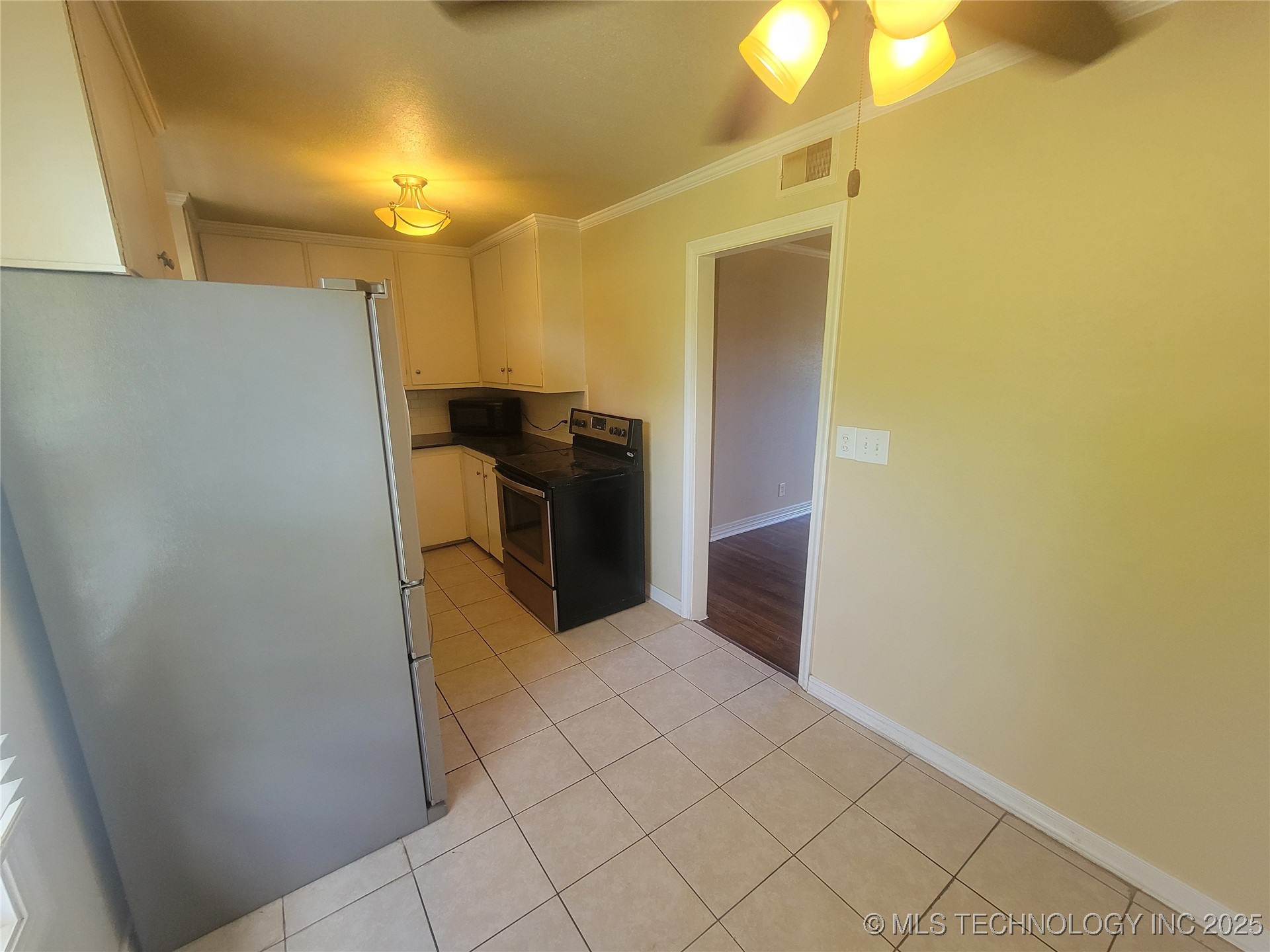 4435 W 1st Street Property Photo 8