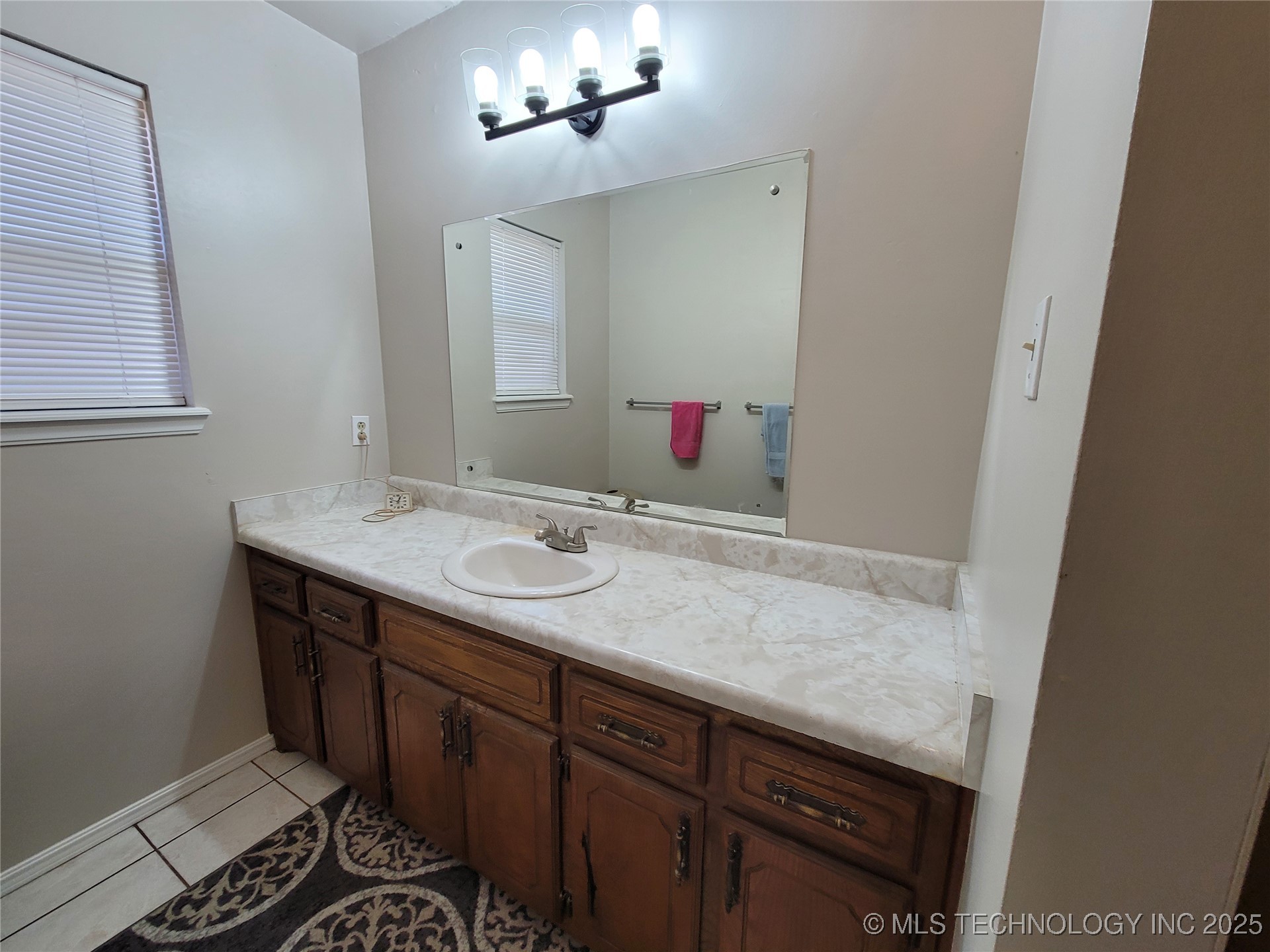 351 Hamilton Road Property Photo 32