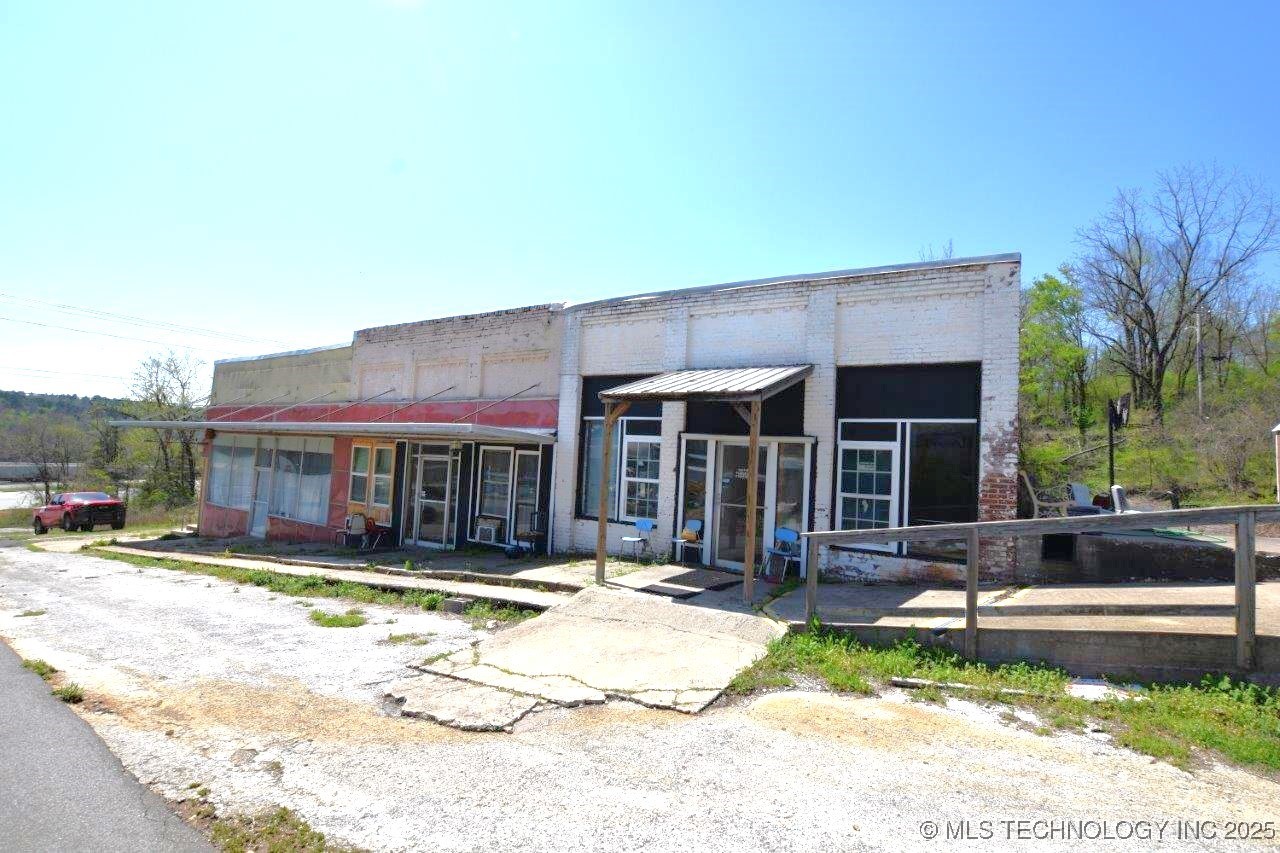 106 Main Street Property Photo 1