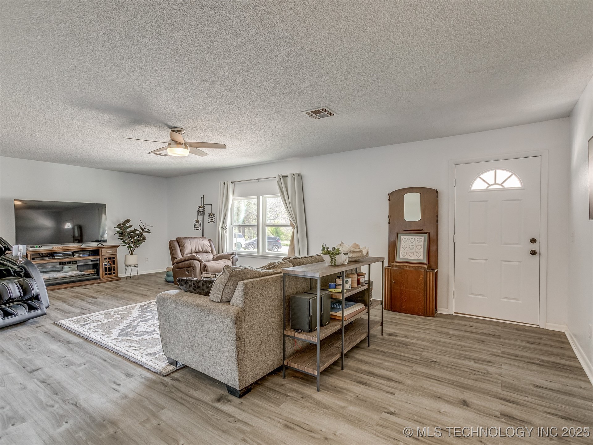 721 Ladd Avenue W Property Photo 1