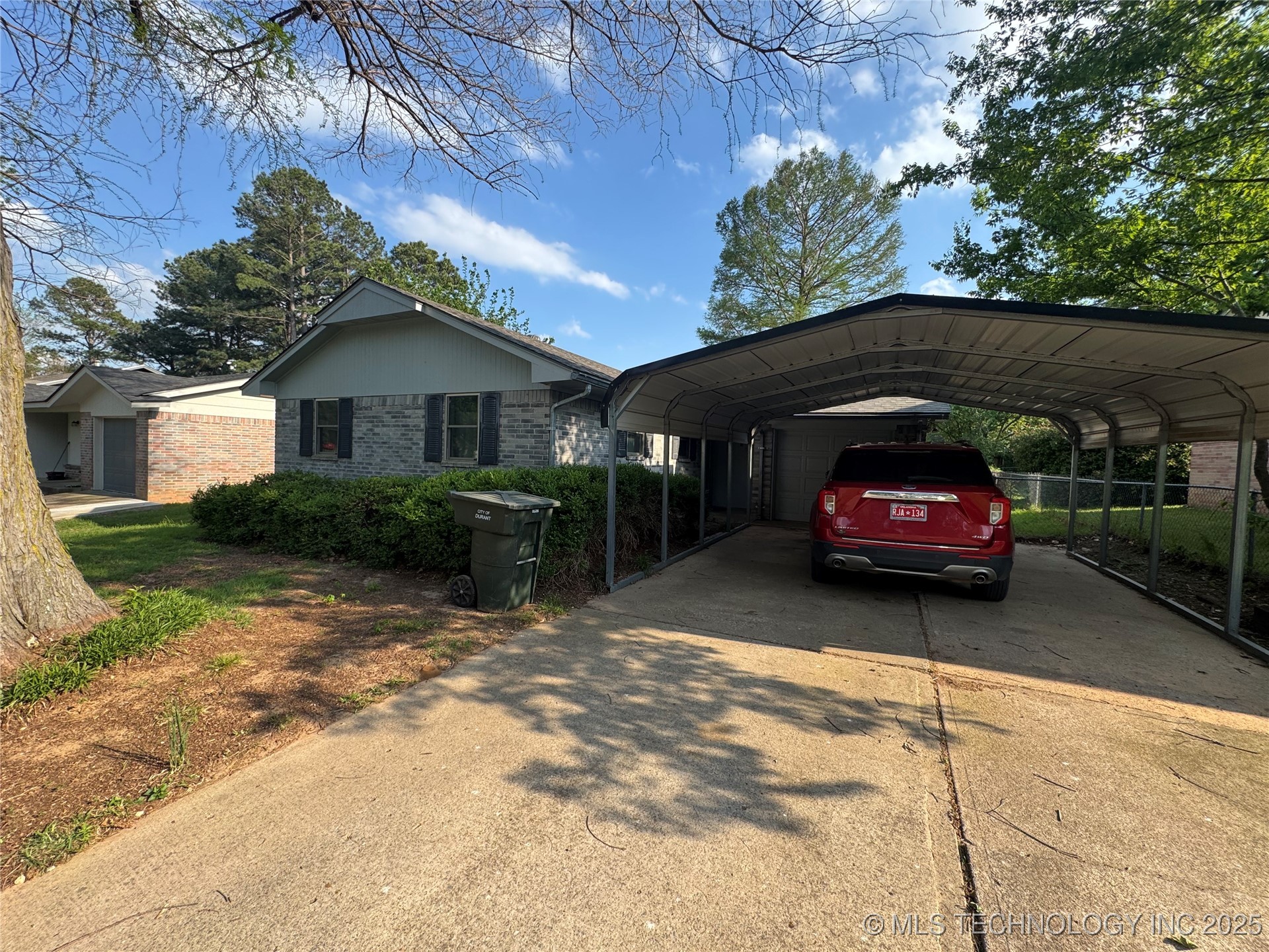 1019 Four Seasons Drive Property Photo 1