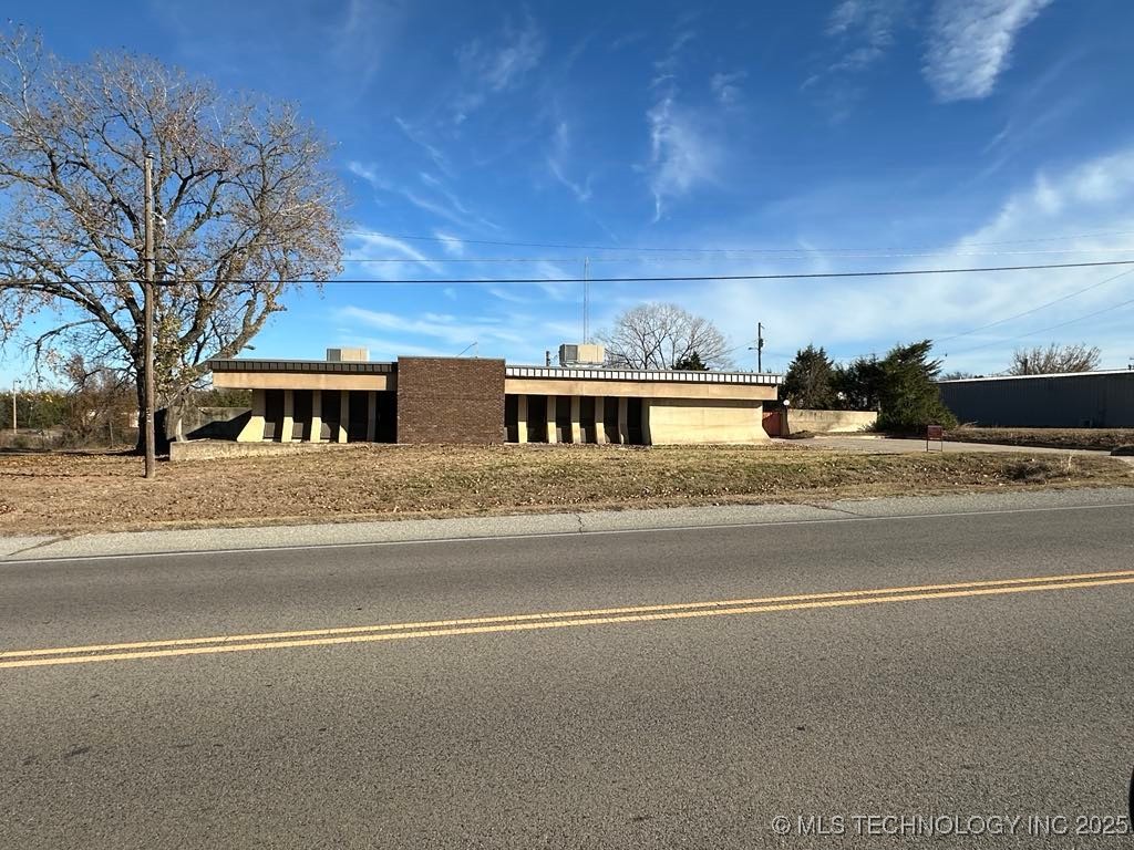 4100 N Broadway Property Photo 1