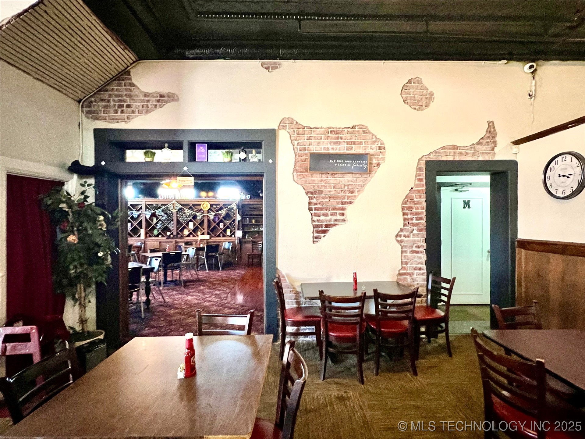 821 W Broadway Street Property Photo 10