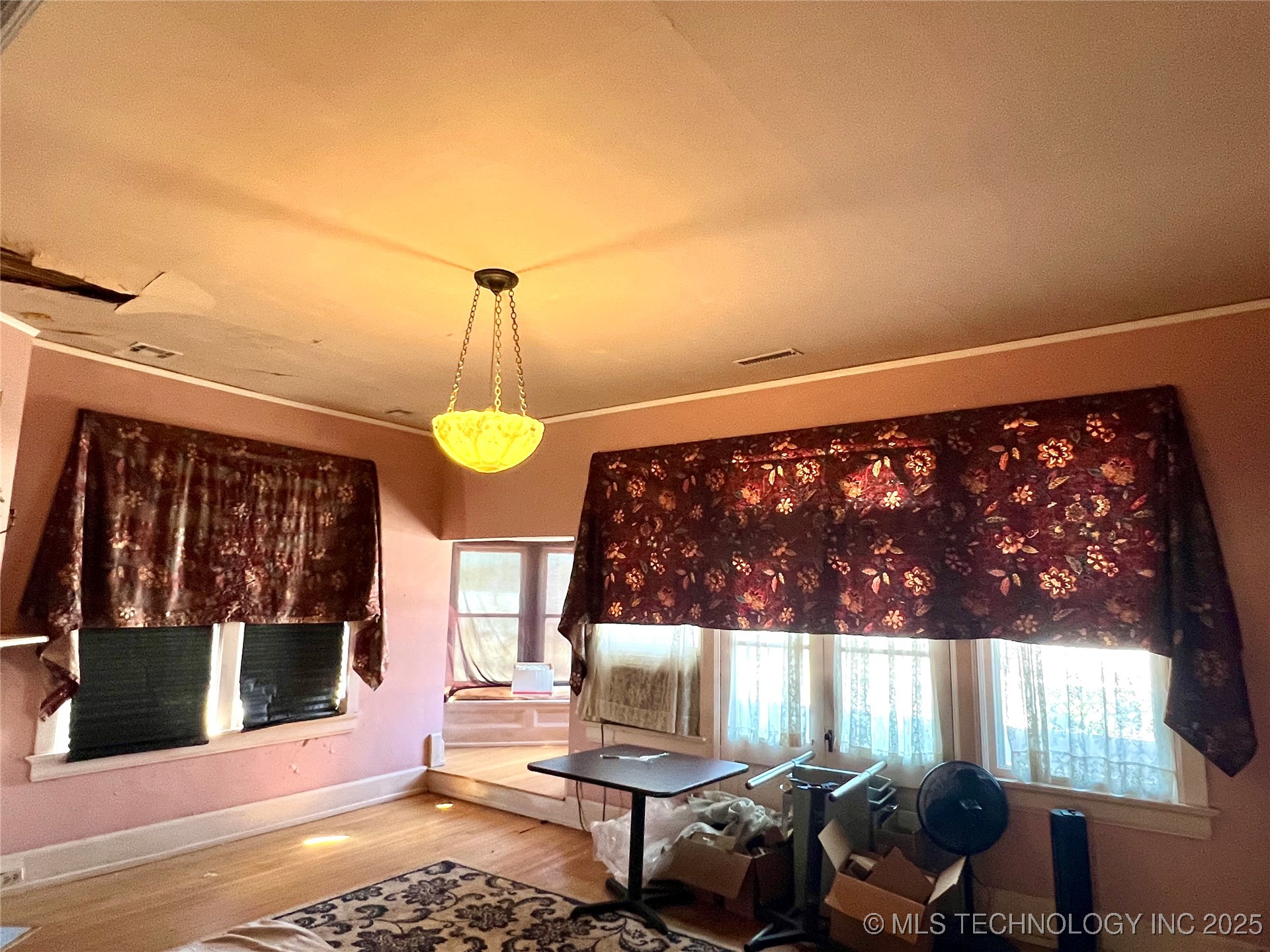 821 W Broadway Street Property Photo 32