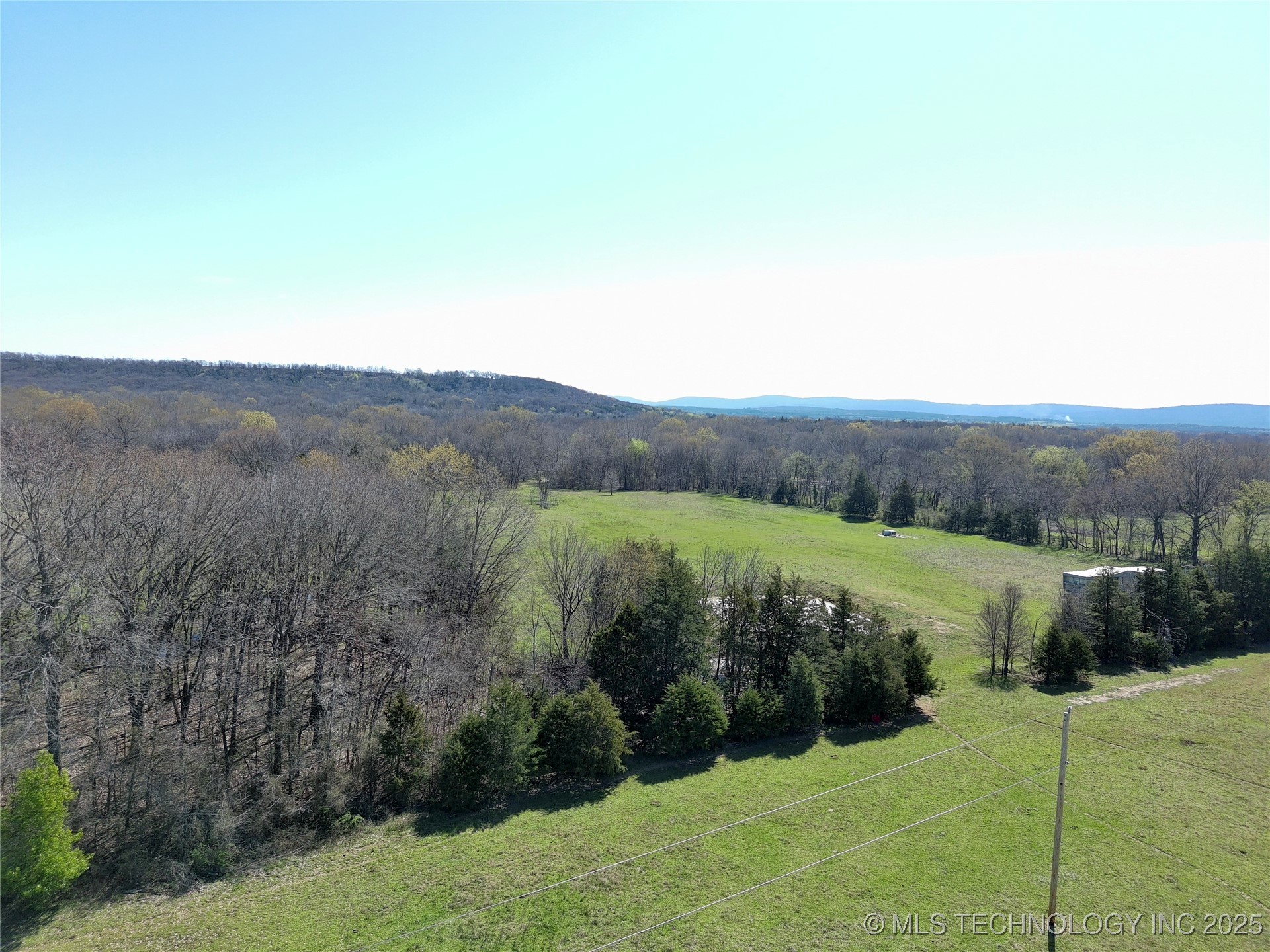 40013 E 1280 Road Property Photo 2