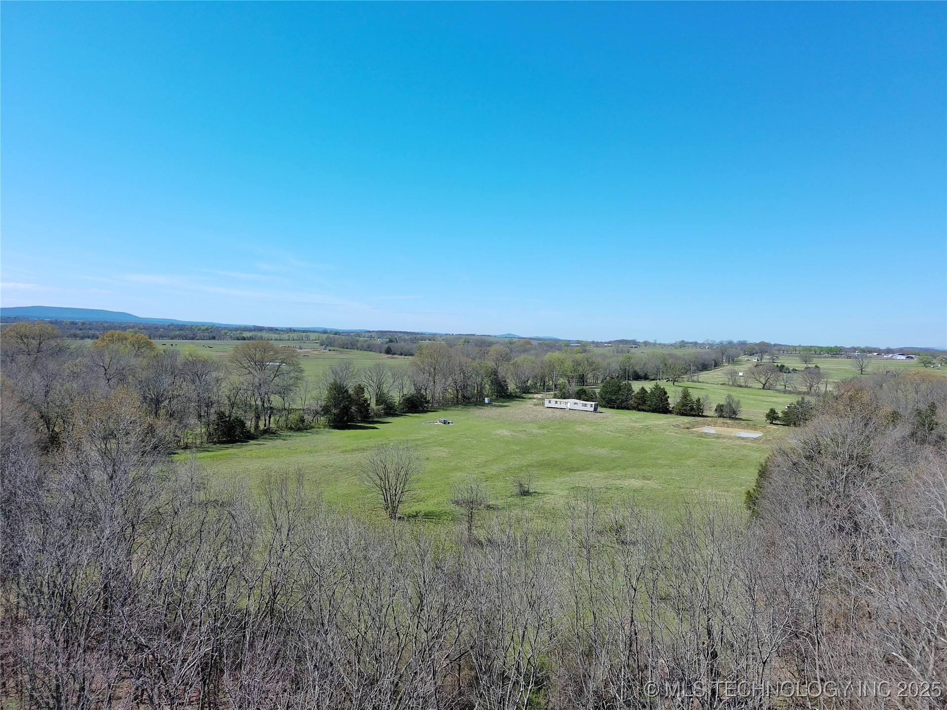 40013 E 1280 Road Property Photo 3