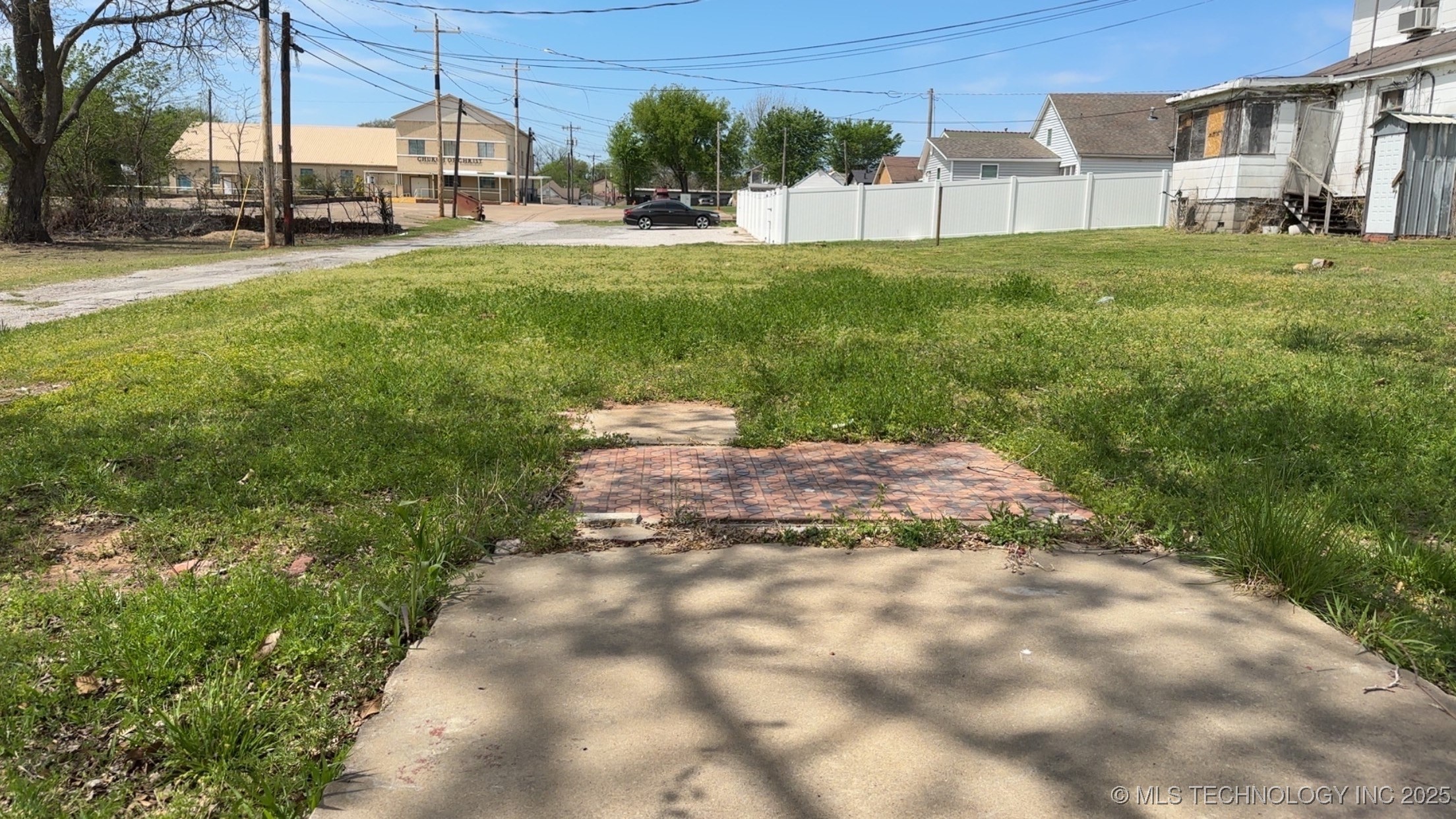 310 S Central Avenue Property Photo 3