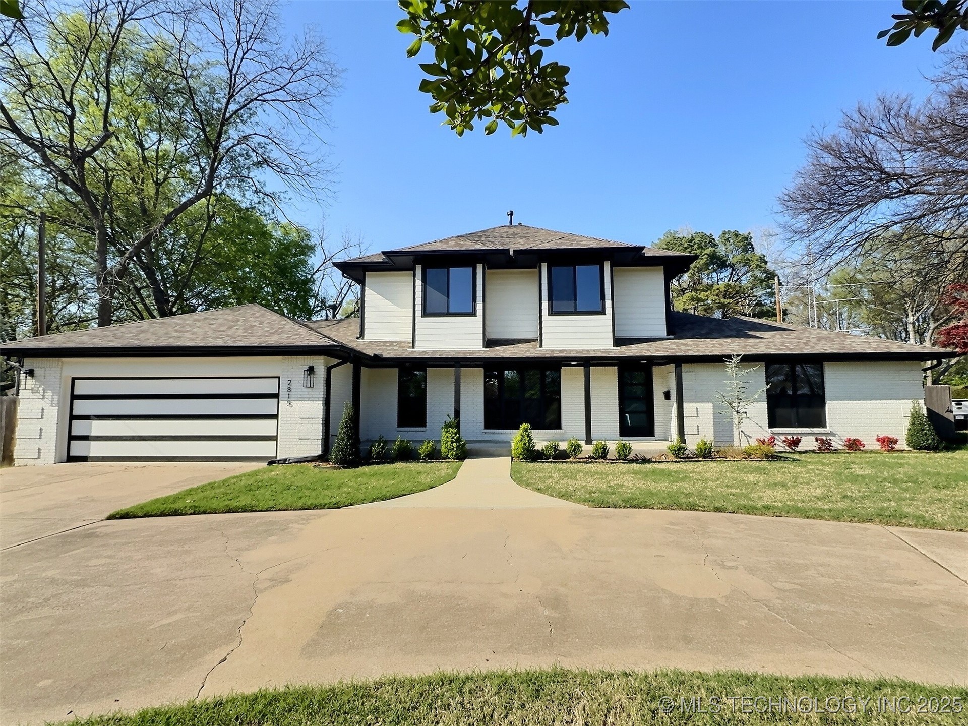 2815 E 49th Street Property Photo