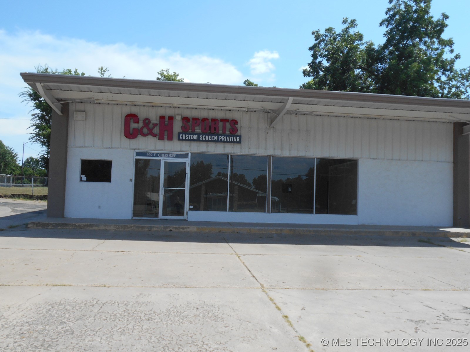 902 E Cherokee Street Property Photo 1