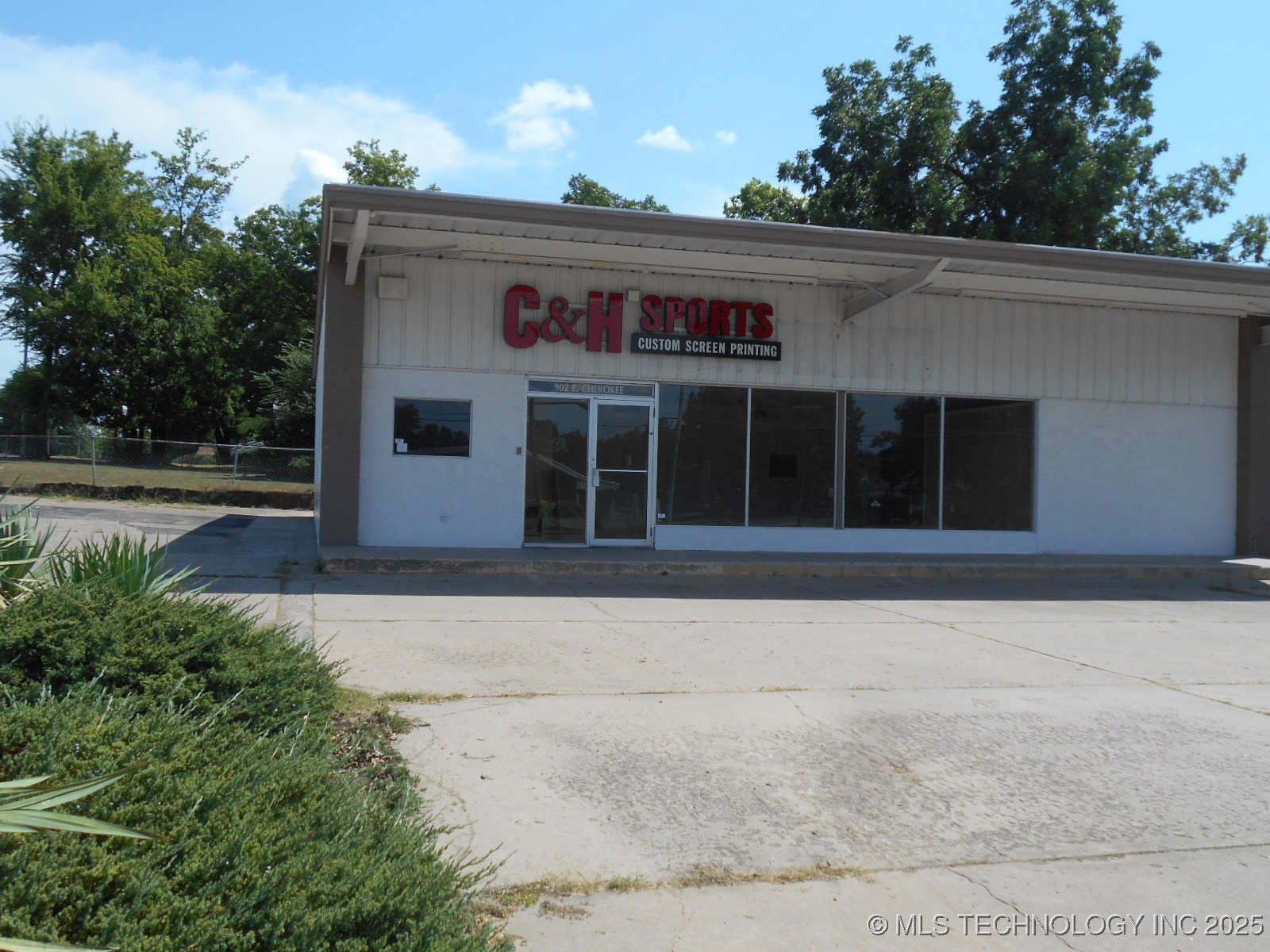 902 E Cherokee Street Property Photo 2