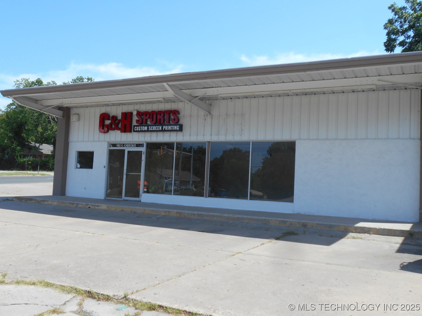 902 E Cherokee Street Property Photo 3