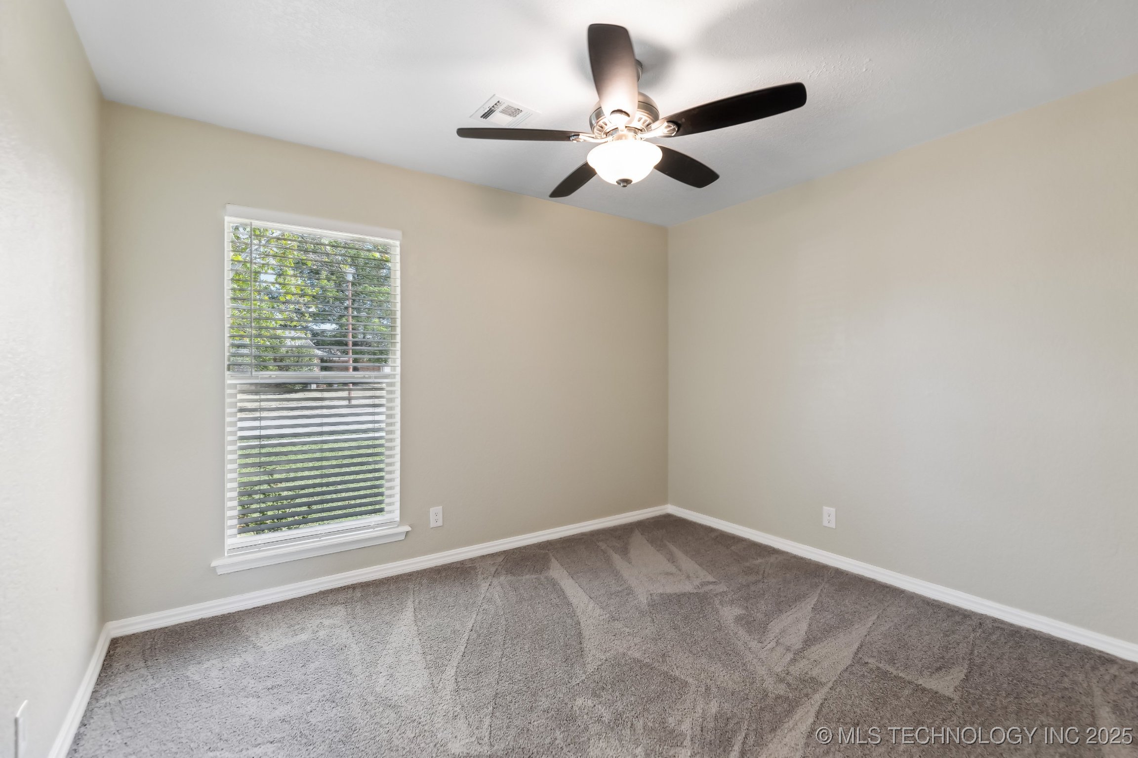 7802 N 117th East Avenue Property Photo 17