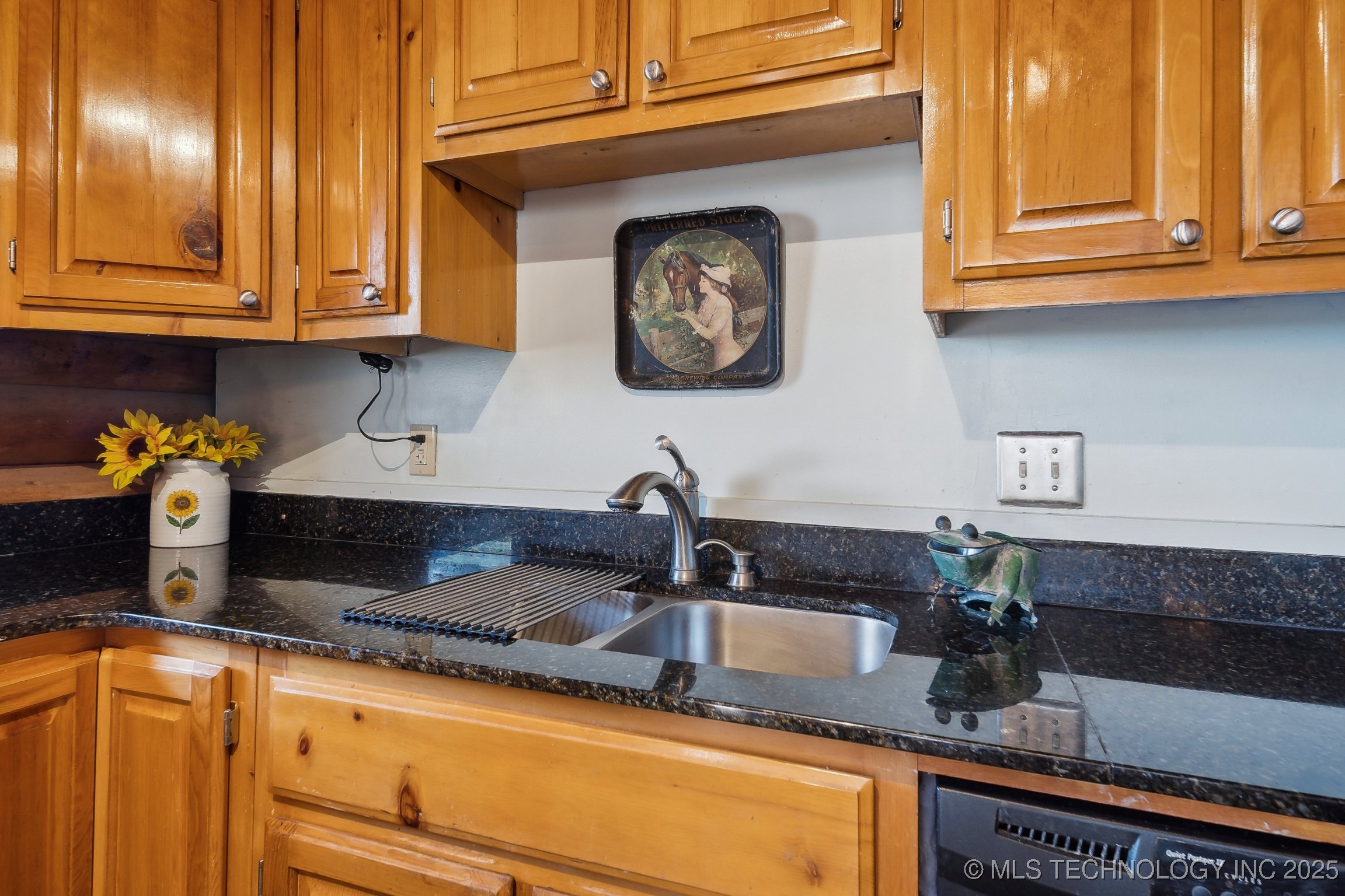14484 Valley View Drive Property Photo 14