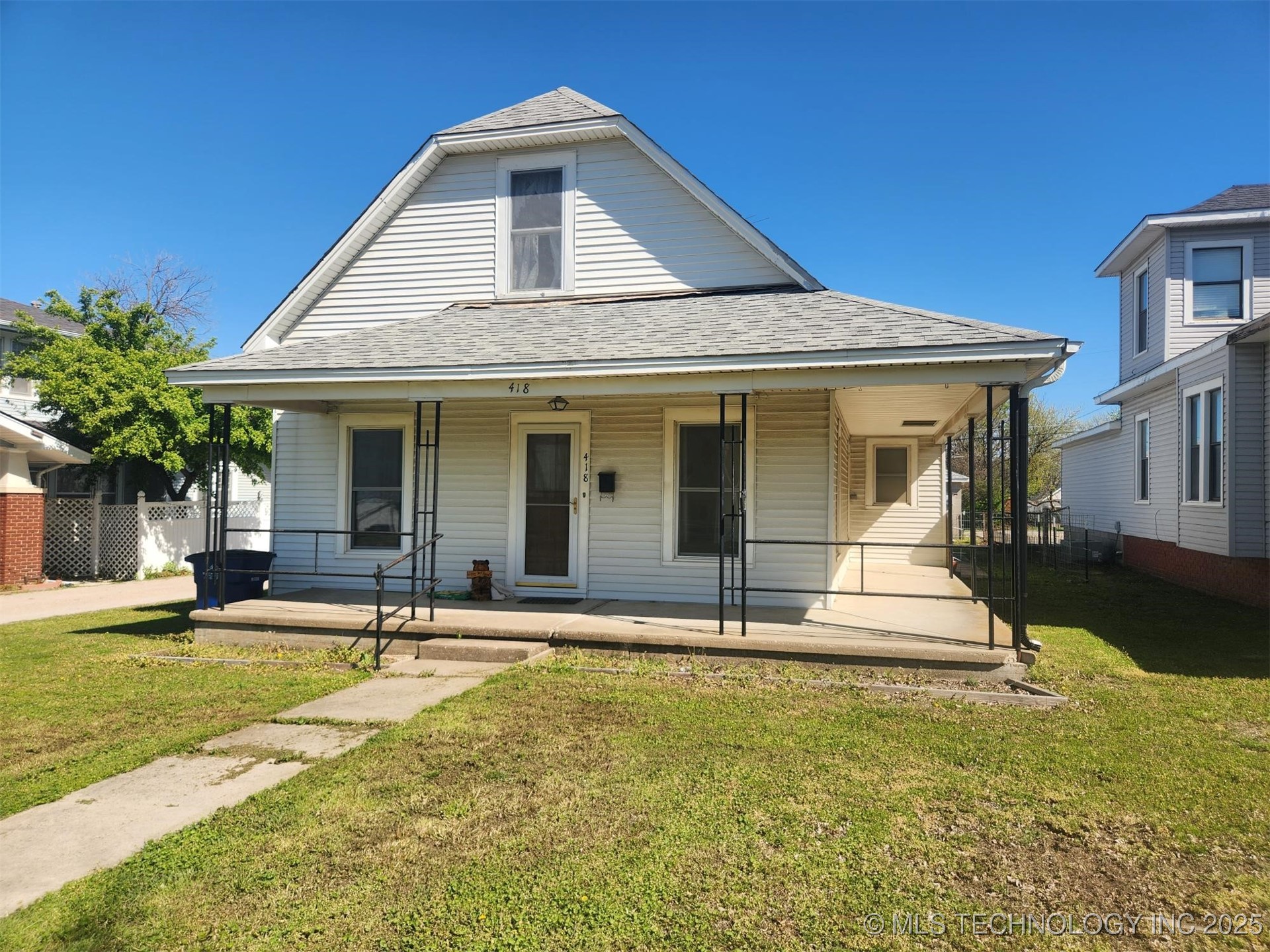 418 W Delaware Avenue Property Photo 2