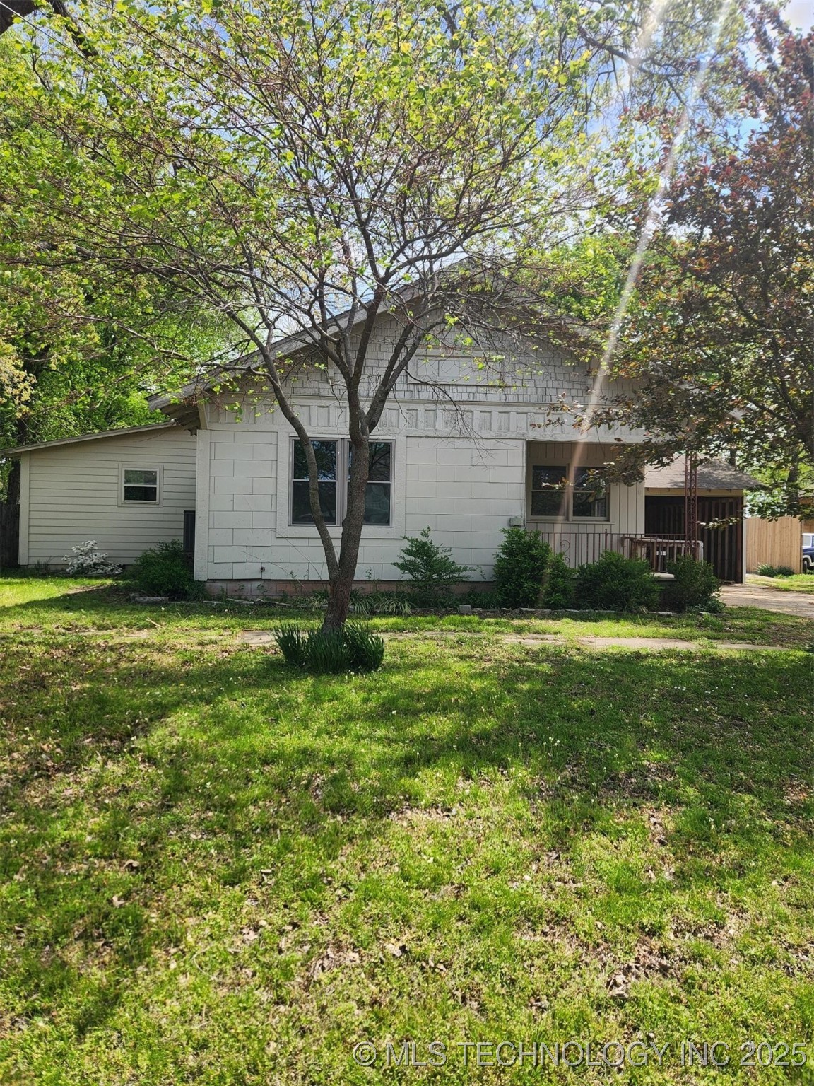 820 N Broadway Avenue Property Photo 1