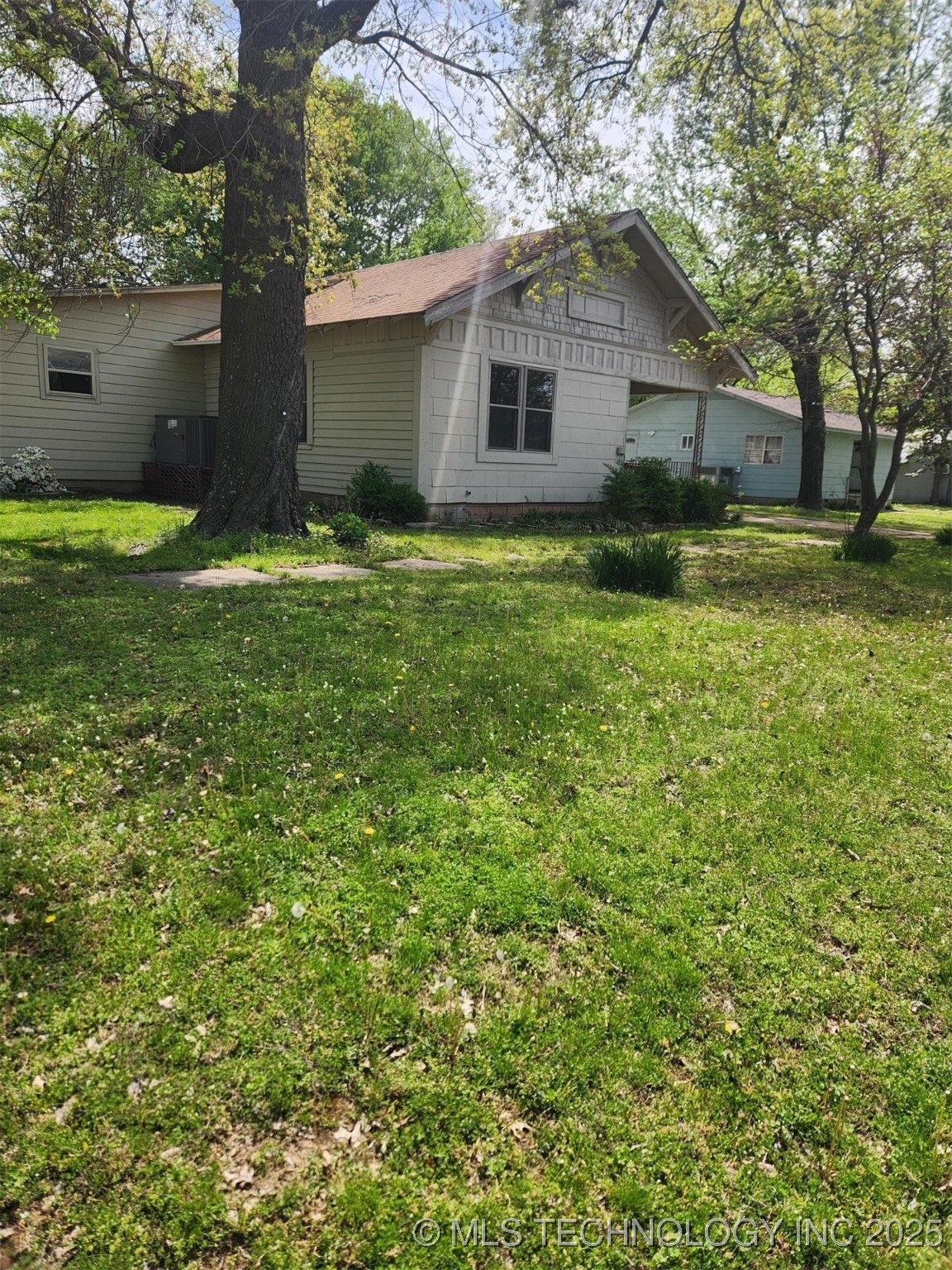 820 N Broadway Avenue Property Photo 4