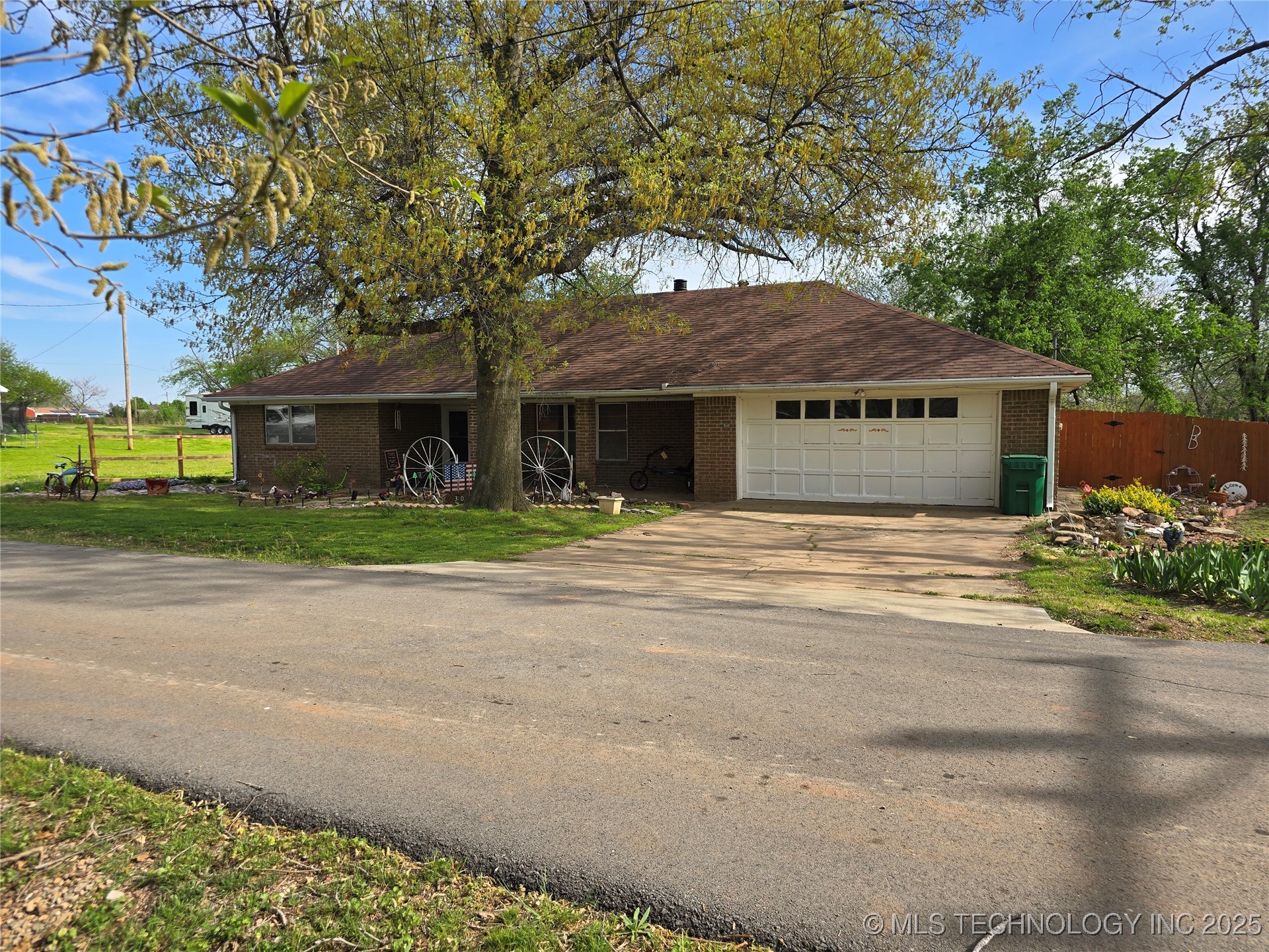 301 W Burkhart Property Photo