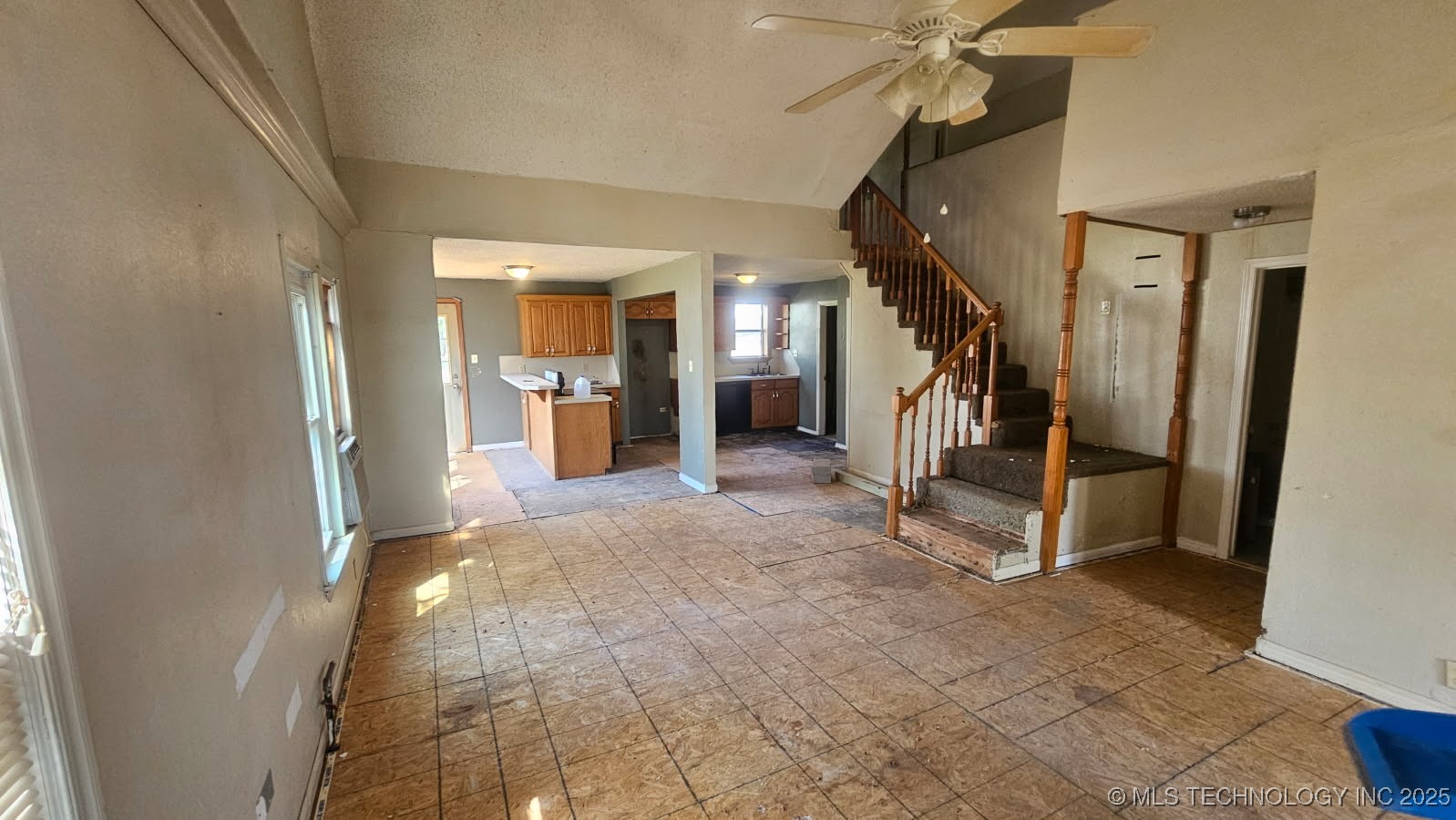 1237 N Creek Street Property Photo 2