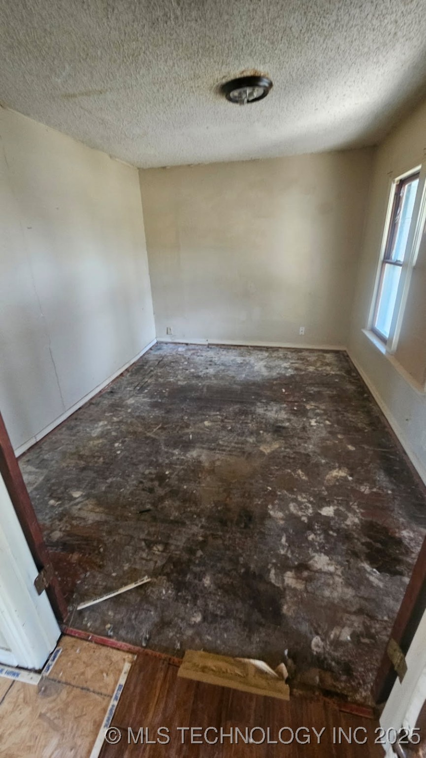 1237 N Creek Street Property Photo 6