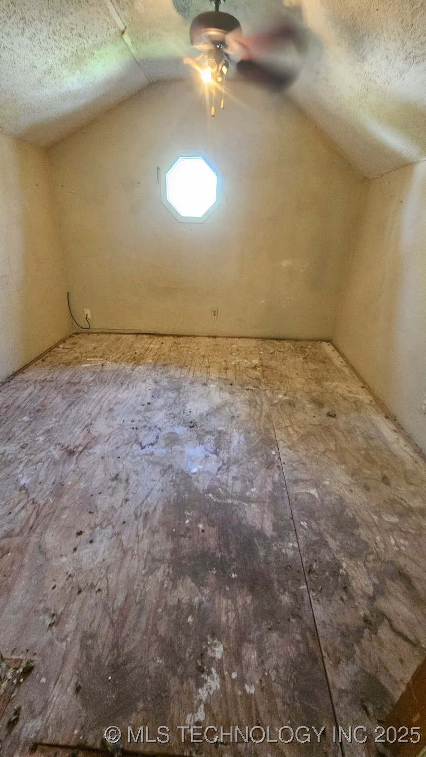 1237 N Creek Street Property Photo 7