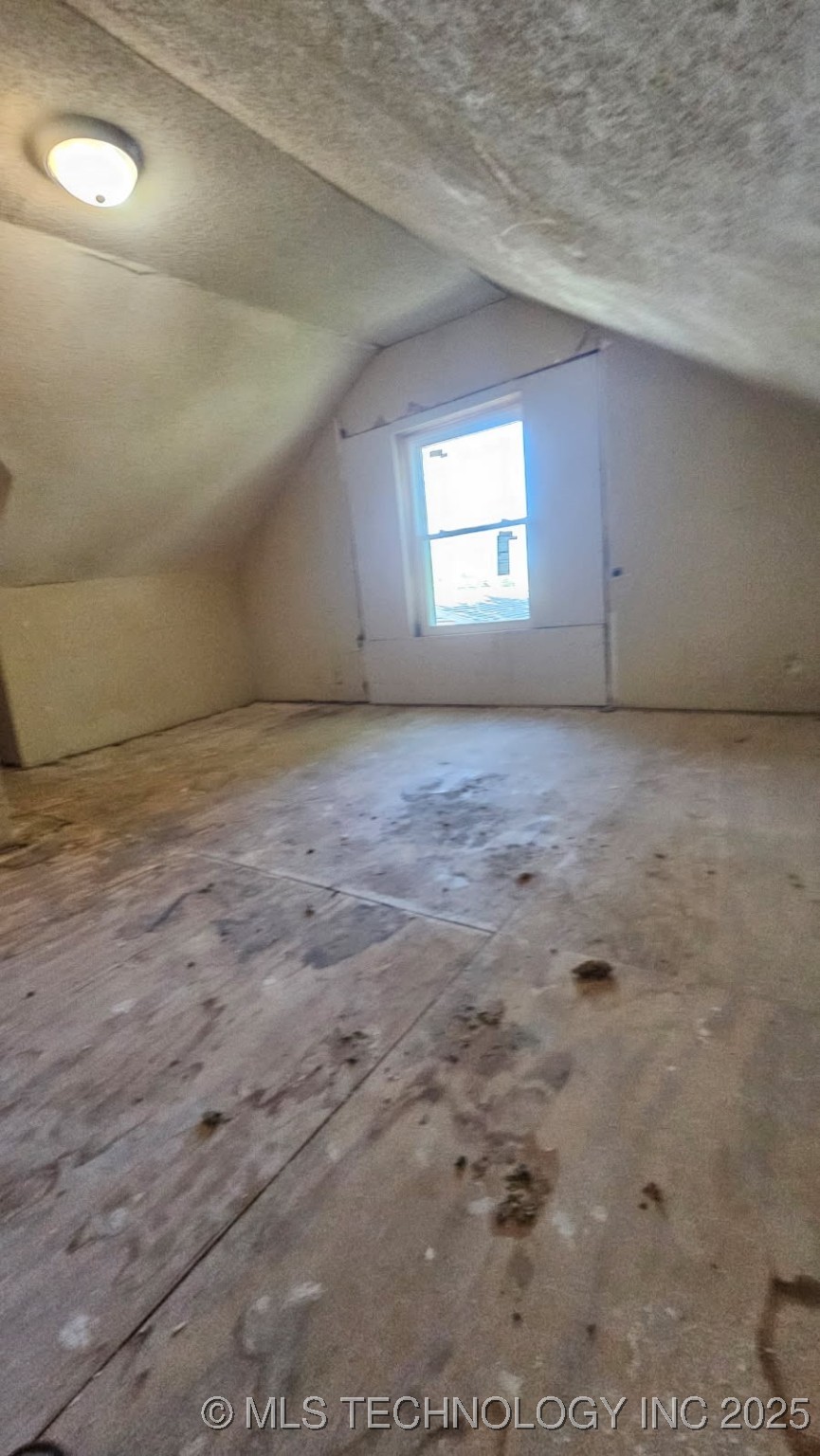 1237 N Creek Street Property Photo 9