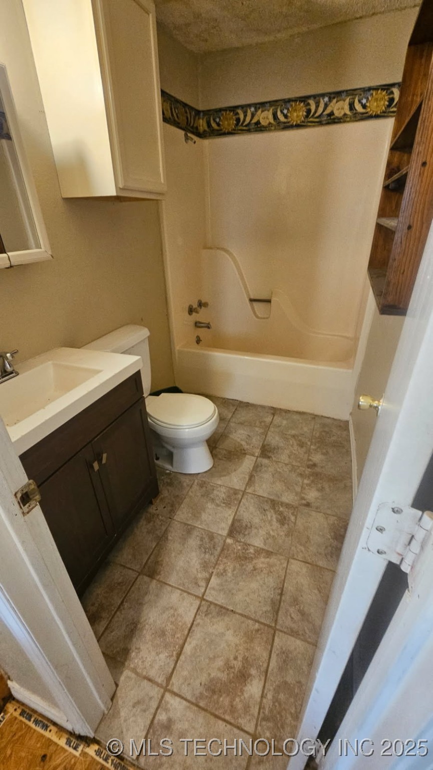 1237 N Creek Street Property Photo 11