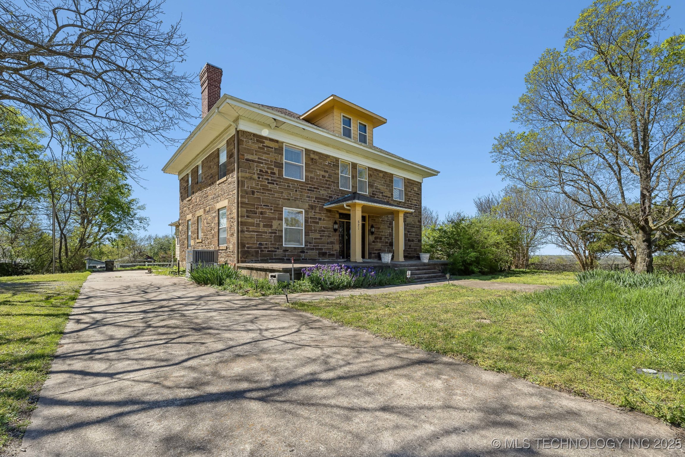 521 E Coppinger Avenue Property Photo