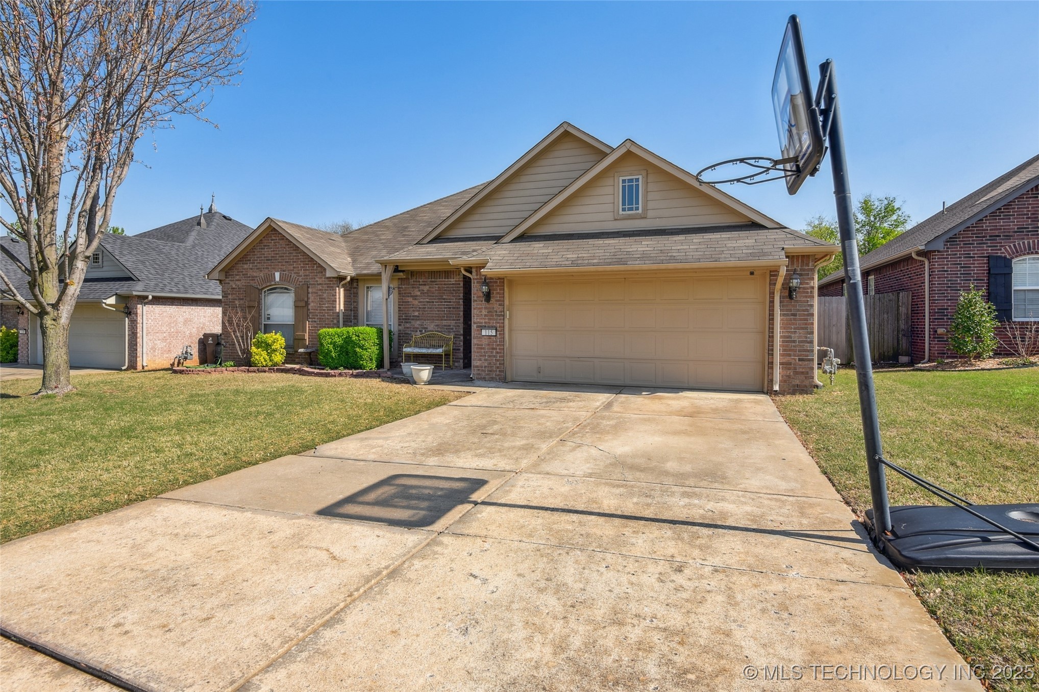 115 E Elmira Place Property Photo 2