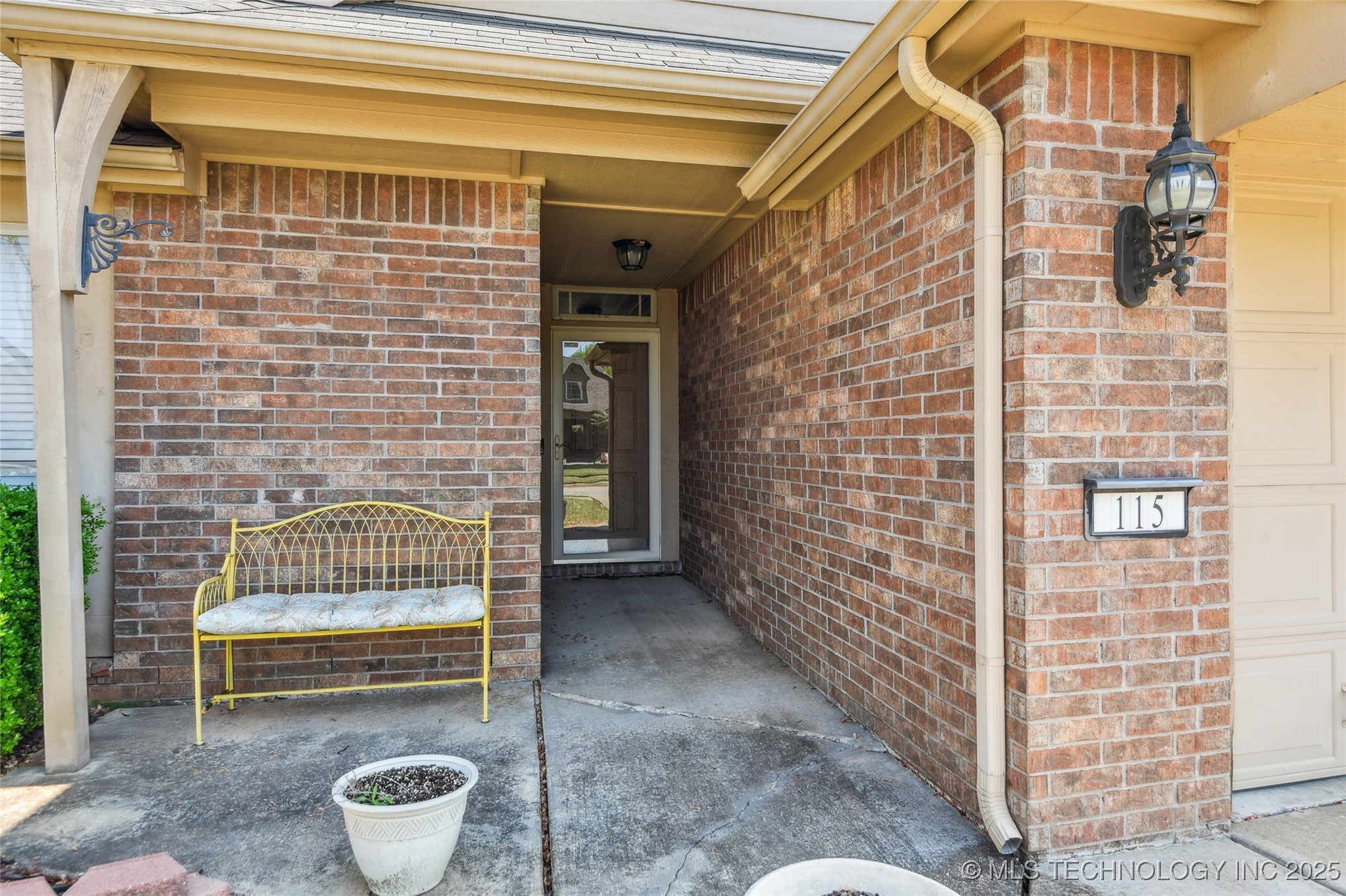115 E Elmira Place Property Photo 4
