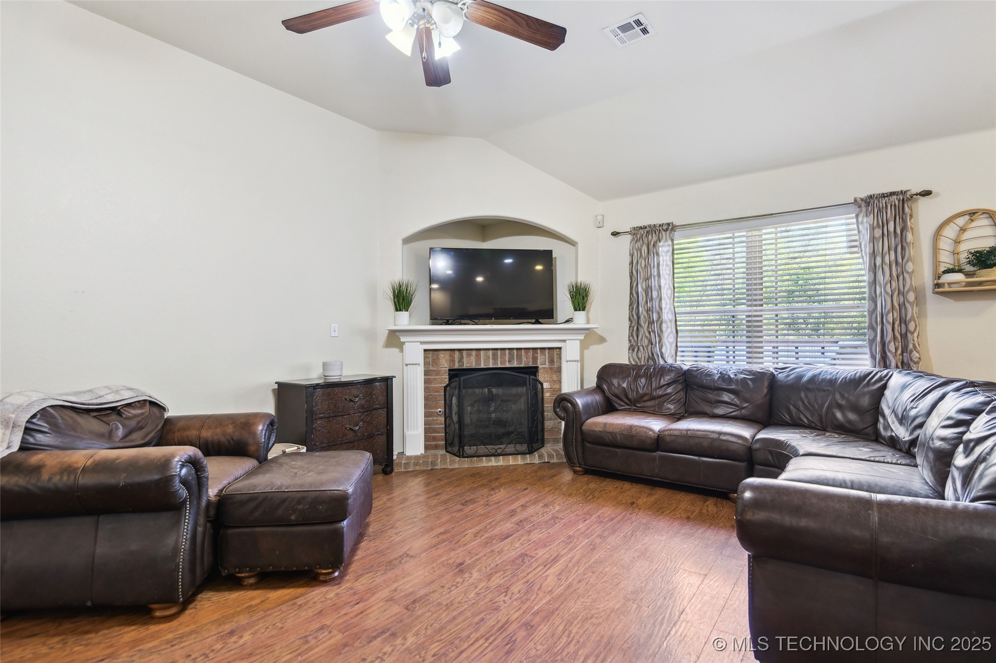 115 E Elmira Place Property Photo 10