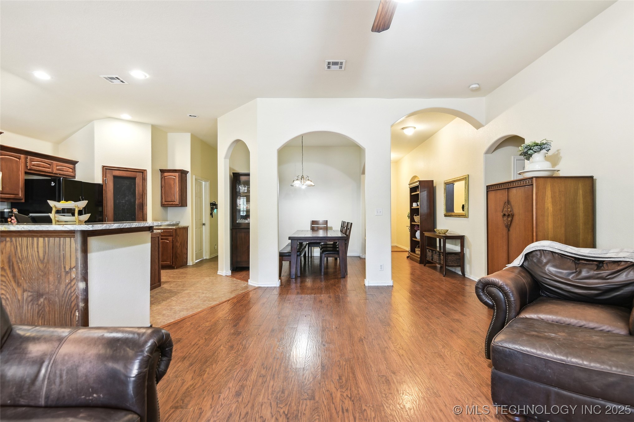 115 E Elmira Place Property Photo 11