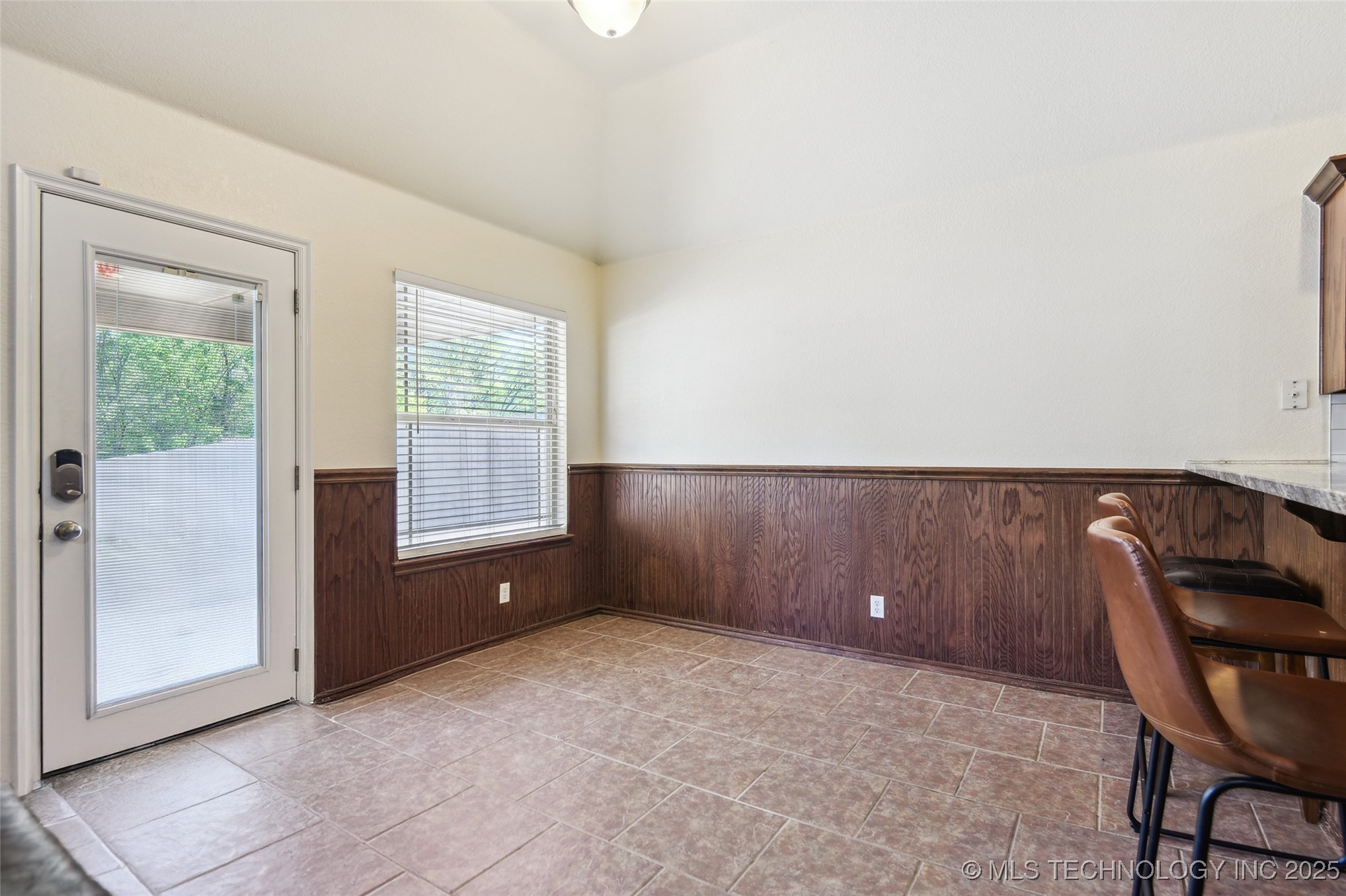 115 E Elmira Place Property Photo 12