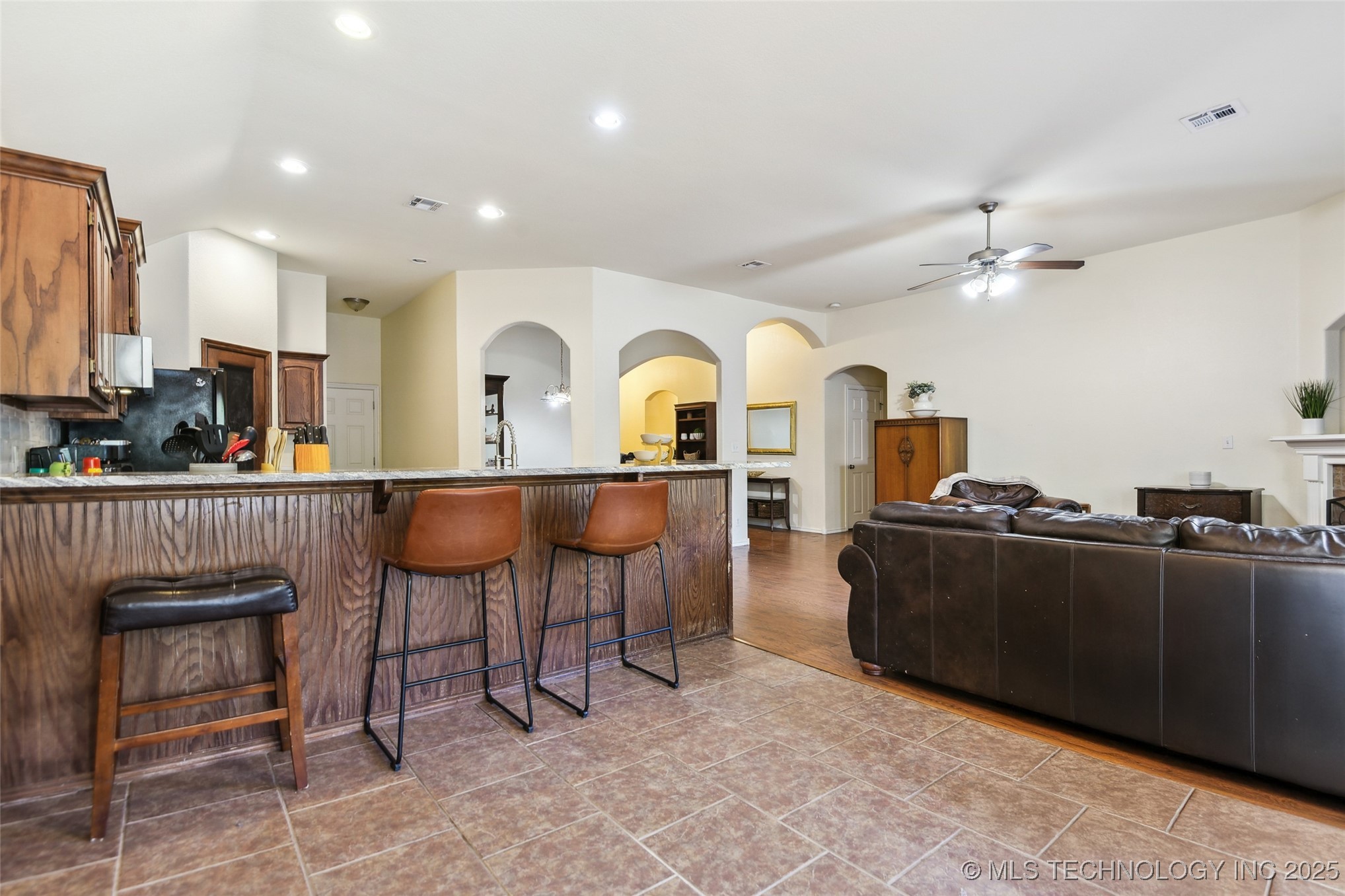 115 E Elmira Place Property Photo 13