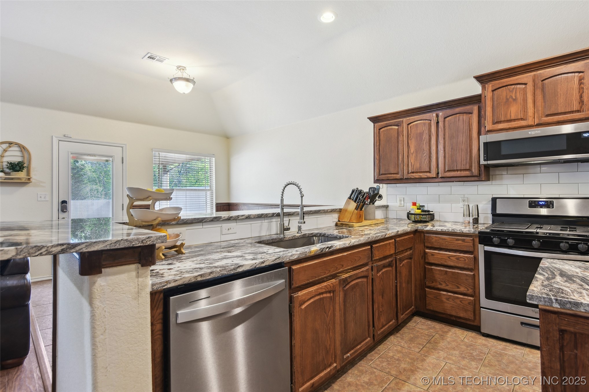 115 E Elmira Place Property Photo 18