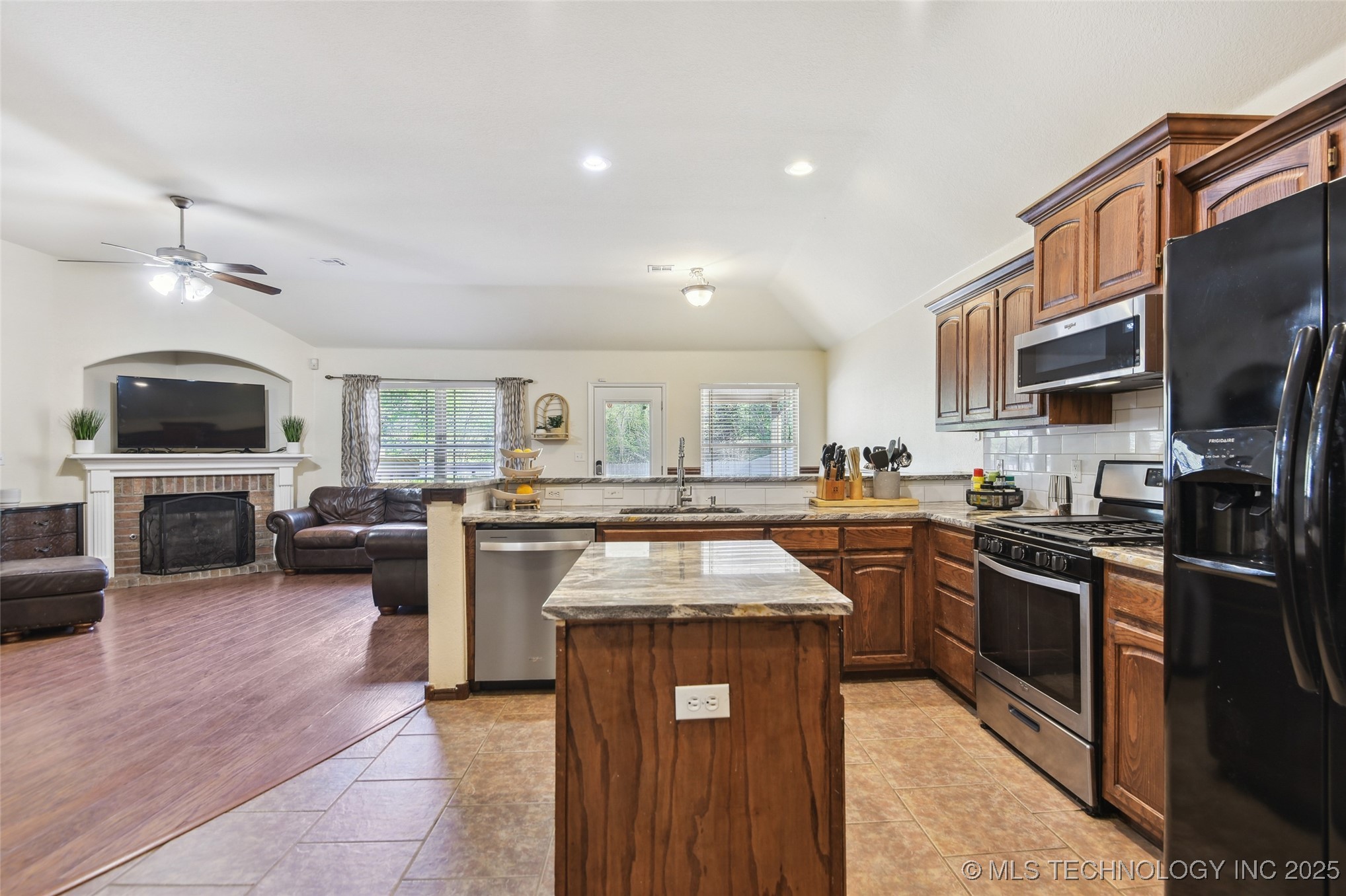 115 E Elmira Place Property Photo 20