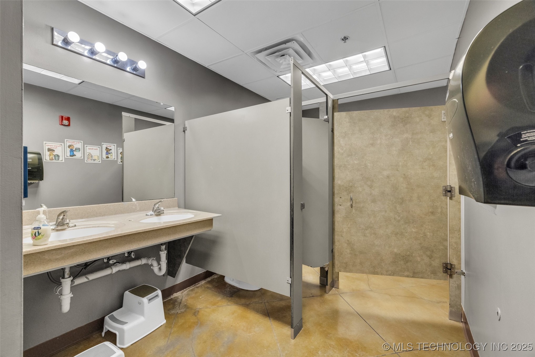 1700 N Redbud Place Property Photo 46