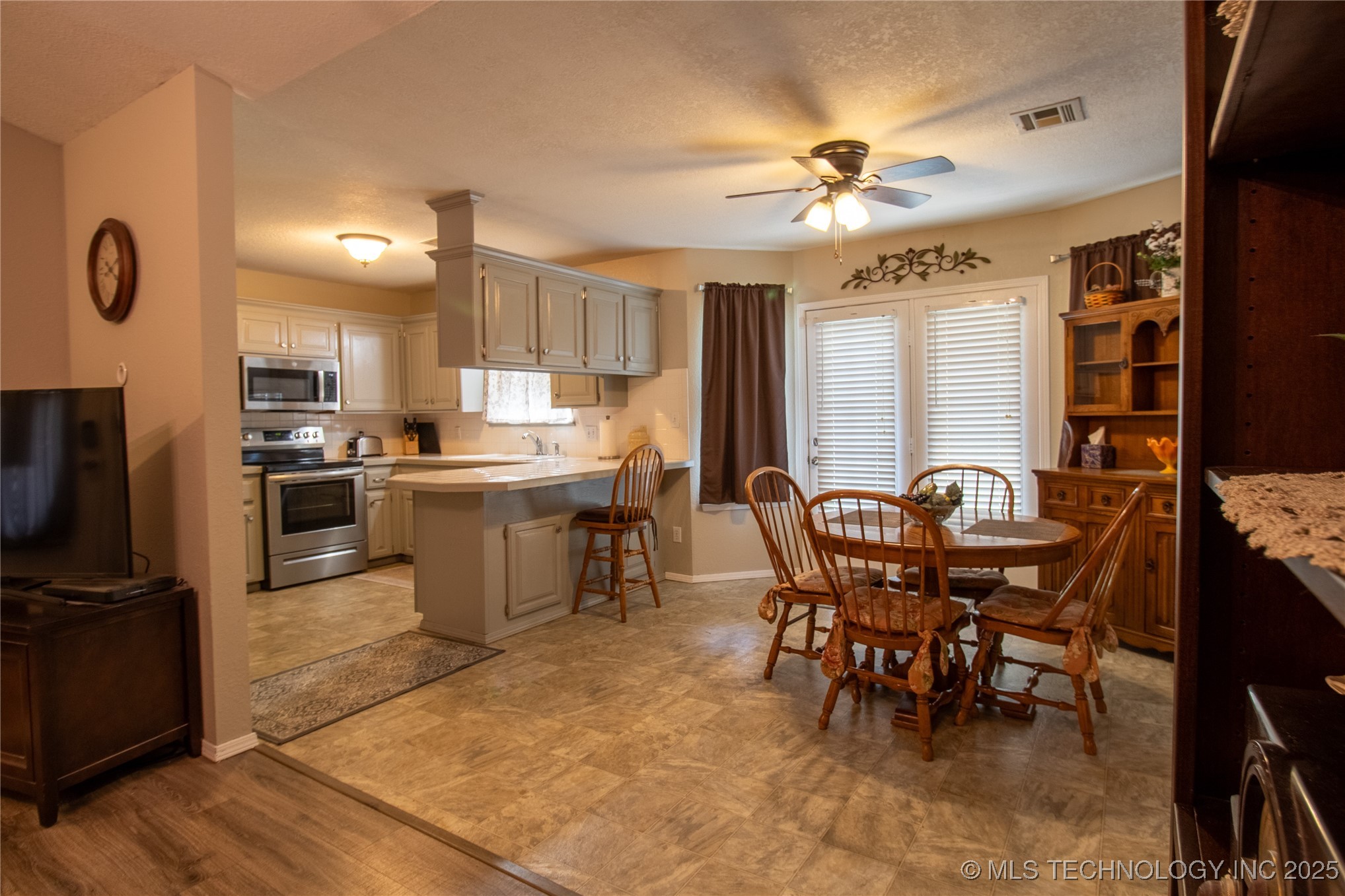 4005 Chaucer Street Property Photo 3