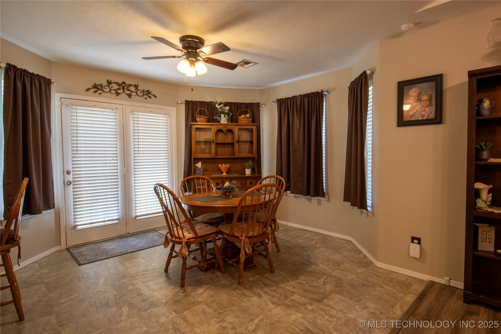 4005 Chaucer Street Property Photo 4