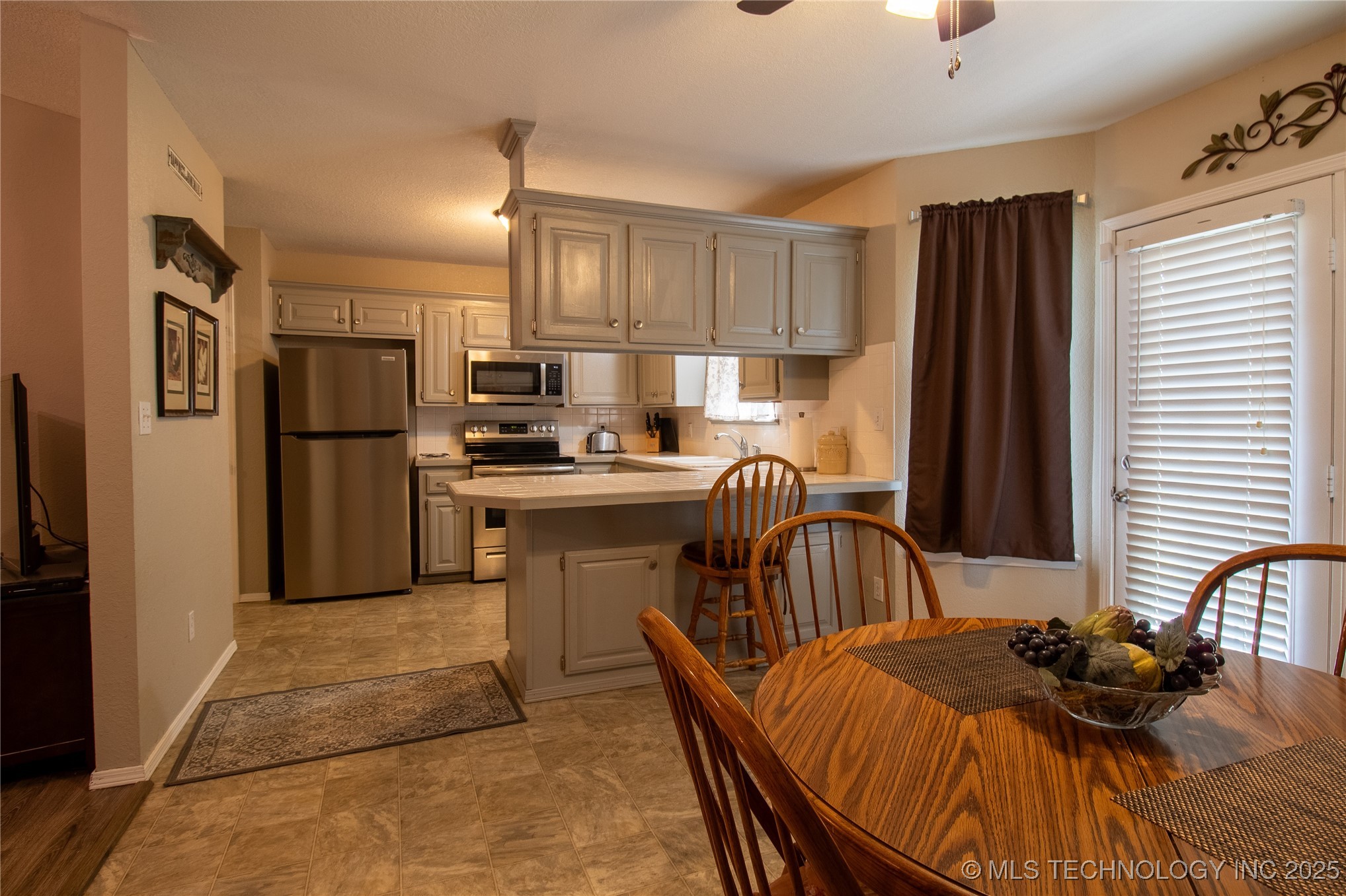 4005 Chaucer Street Property Photo 7