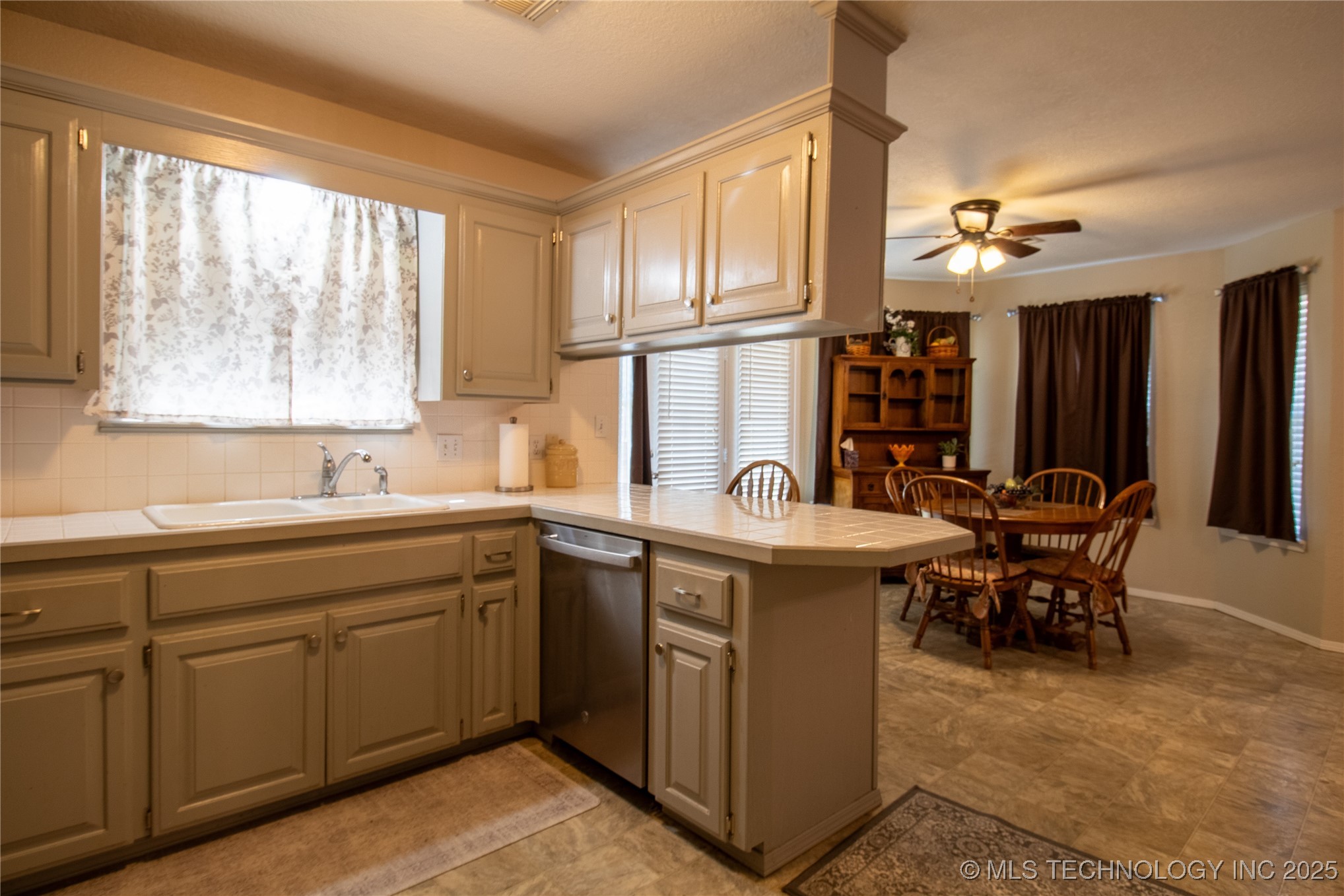 4005 Chaucer Street Property Photo 8